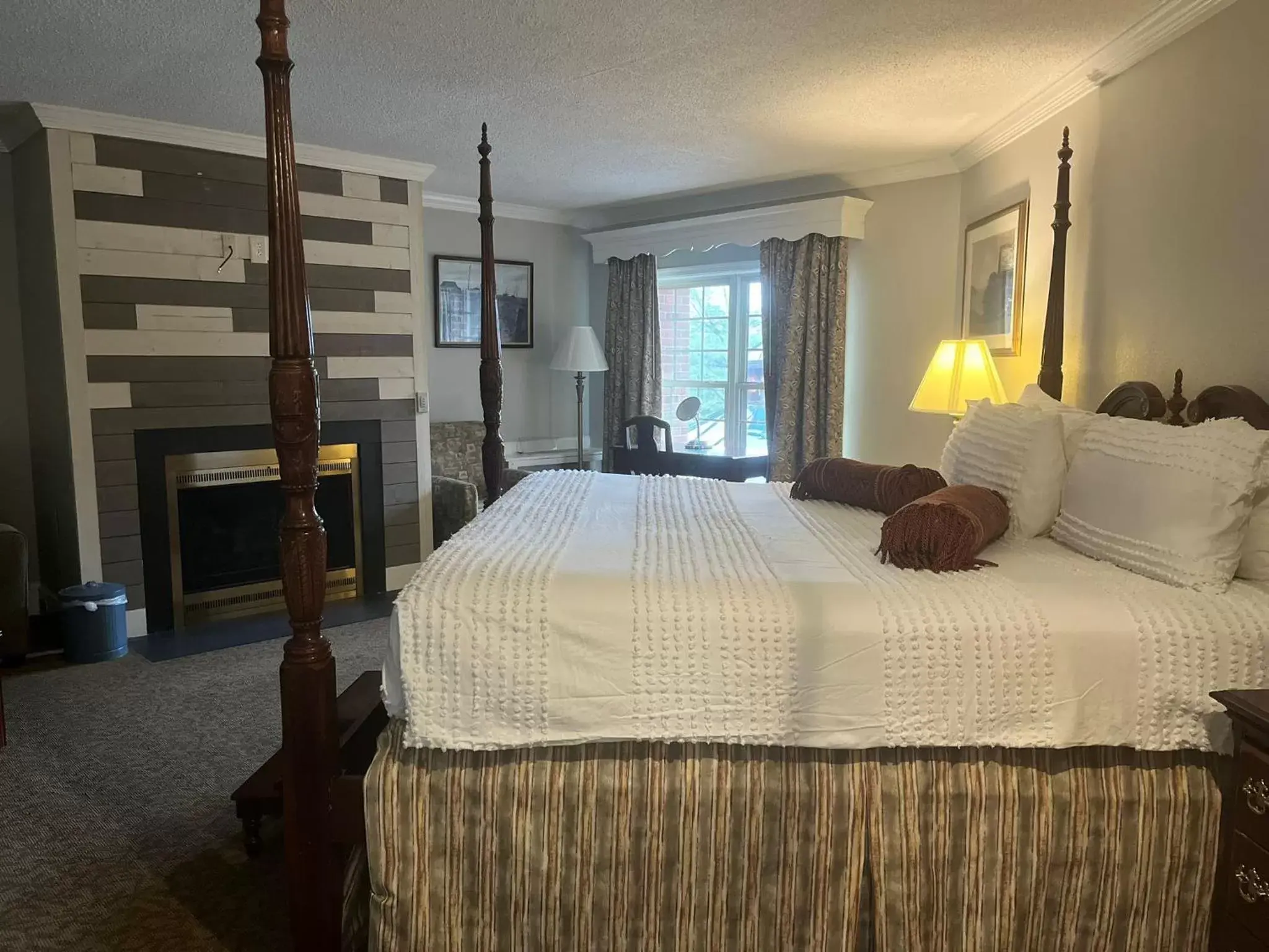 Bed in Brandywine River Hotel