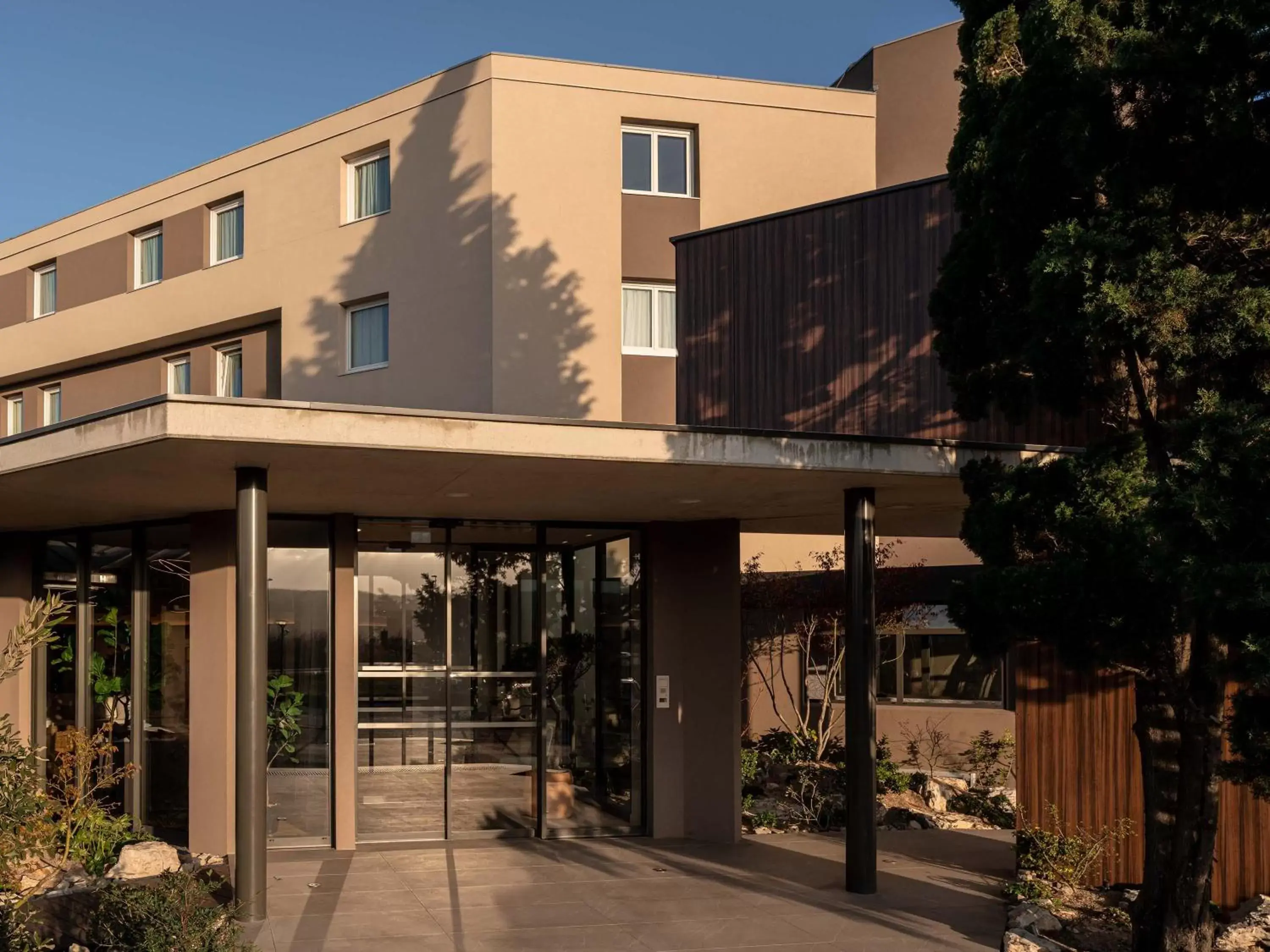 Facade/entrance in Mercure Valence Facade/entrance in Mercure Valence