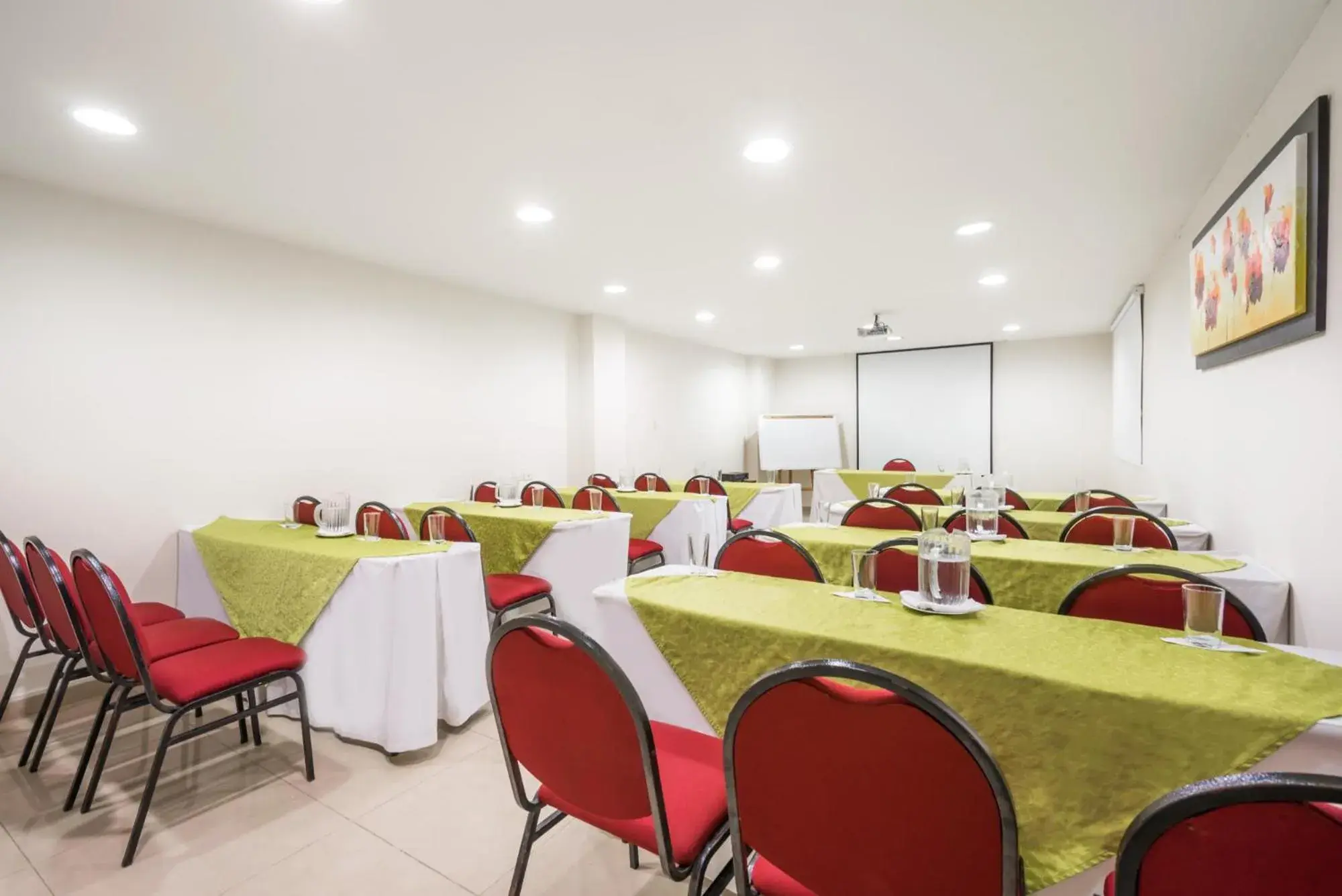 Meeting/conference room in Howard Johnson Hotel Versalles Barranquilla