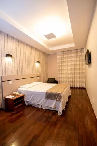 Bed in Serrano Residencial Hotel