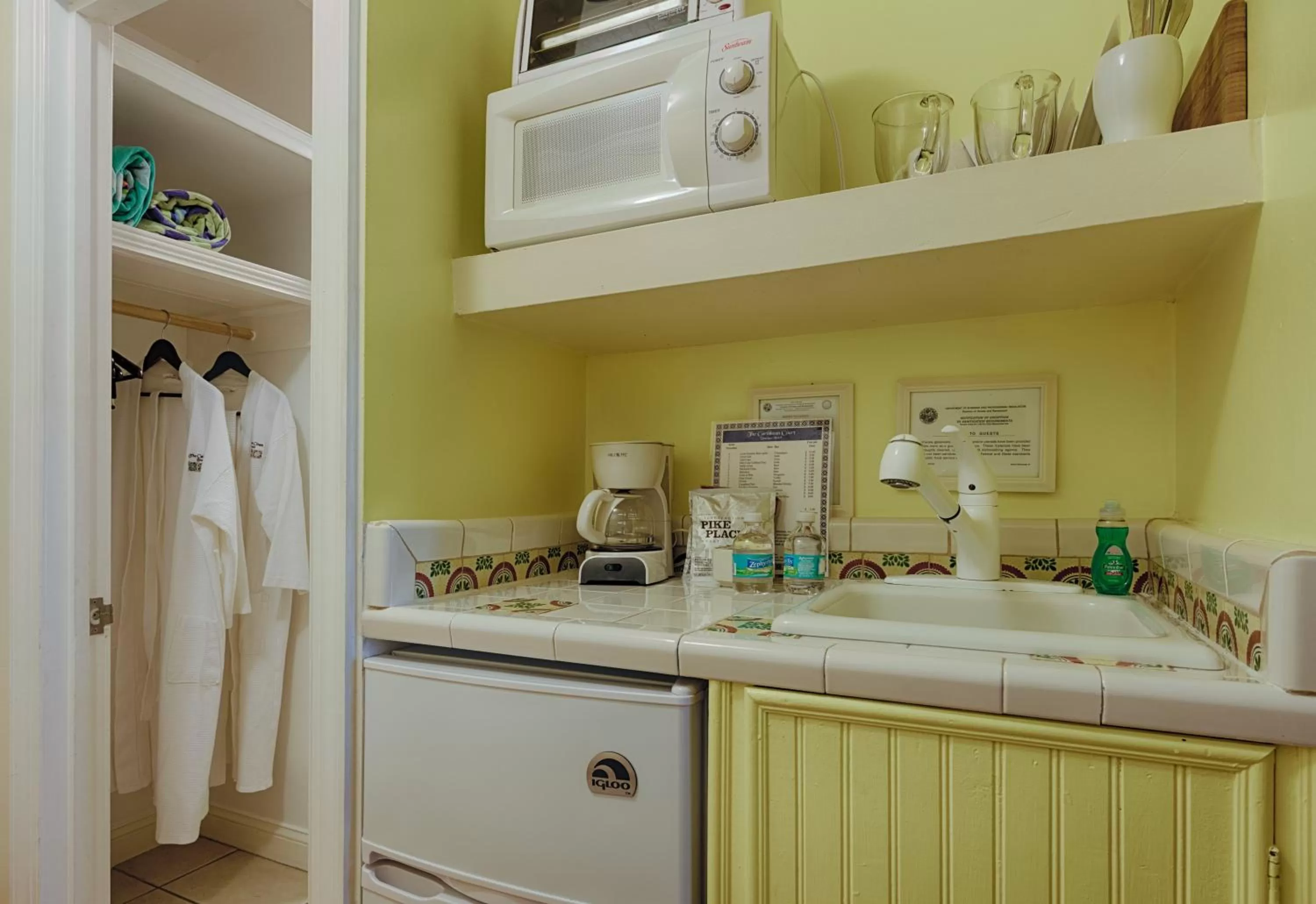 Kitchen or kitchenette in The Caribbean Court Boutique Hotel
