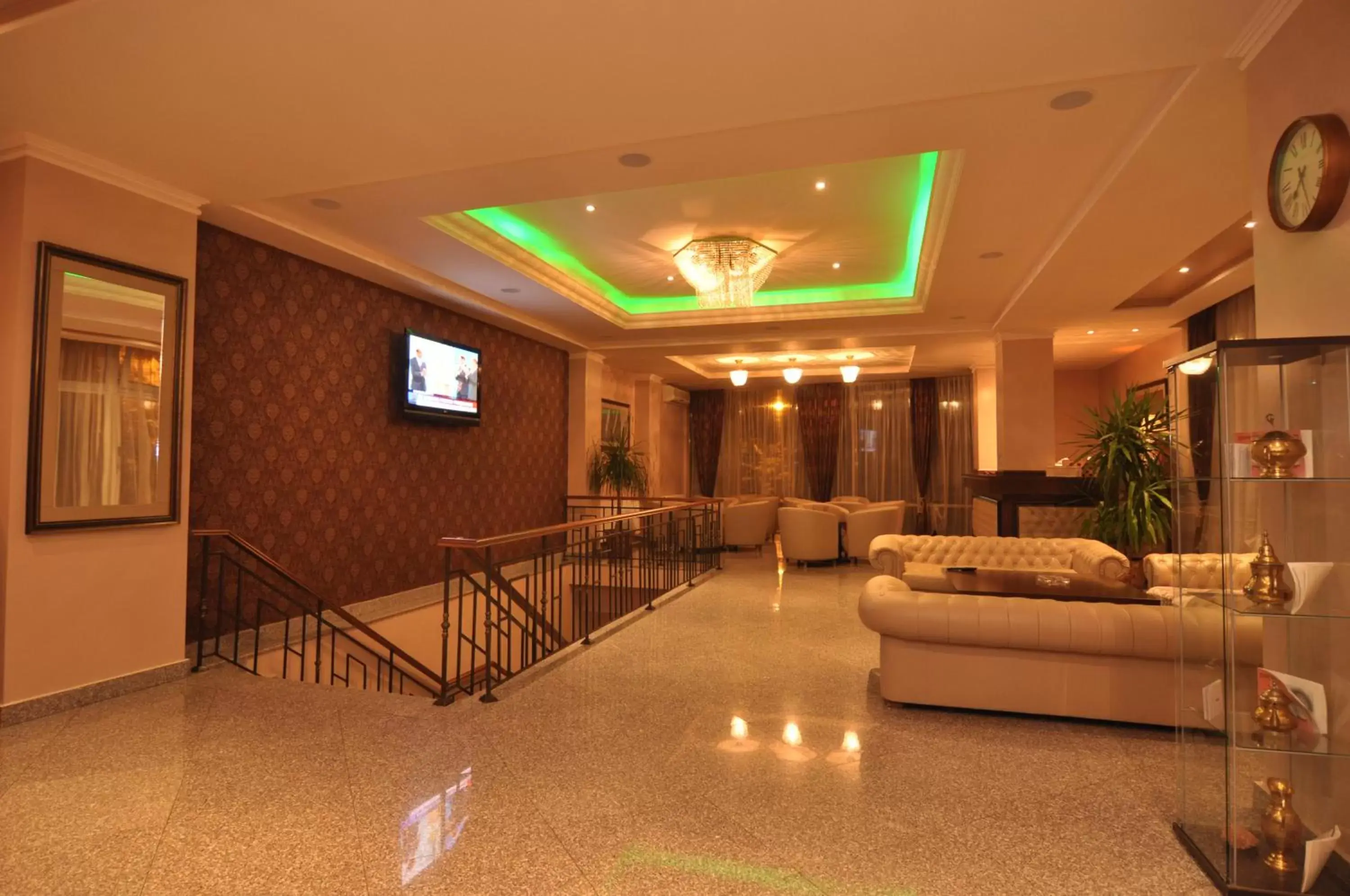 Communal lounge/ TV room, Lounge/Bar in Hotel Megalos