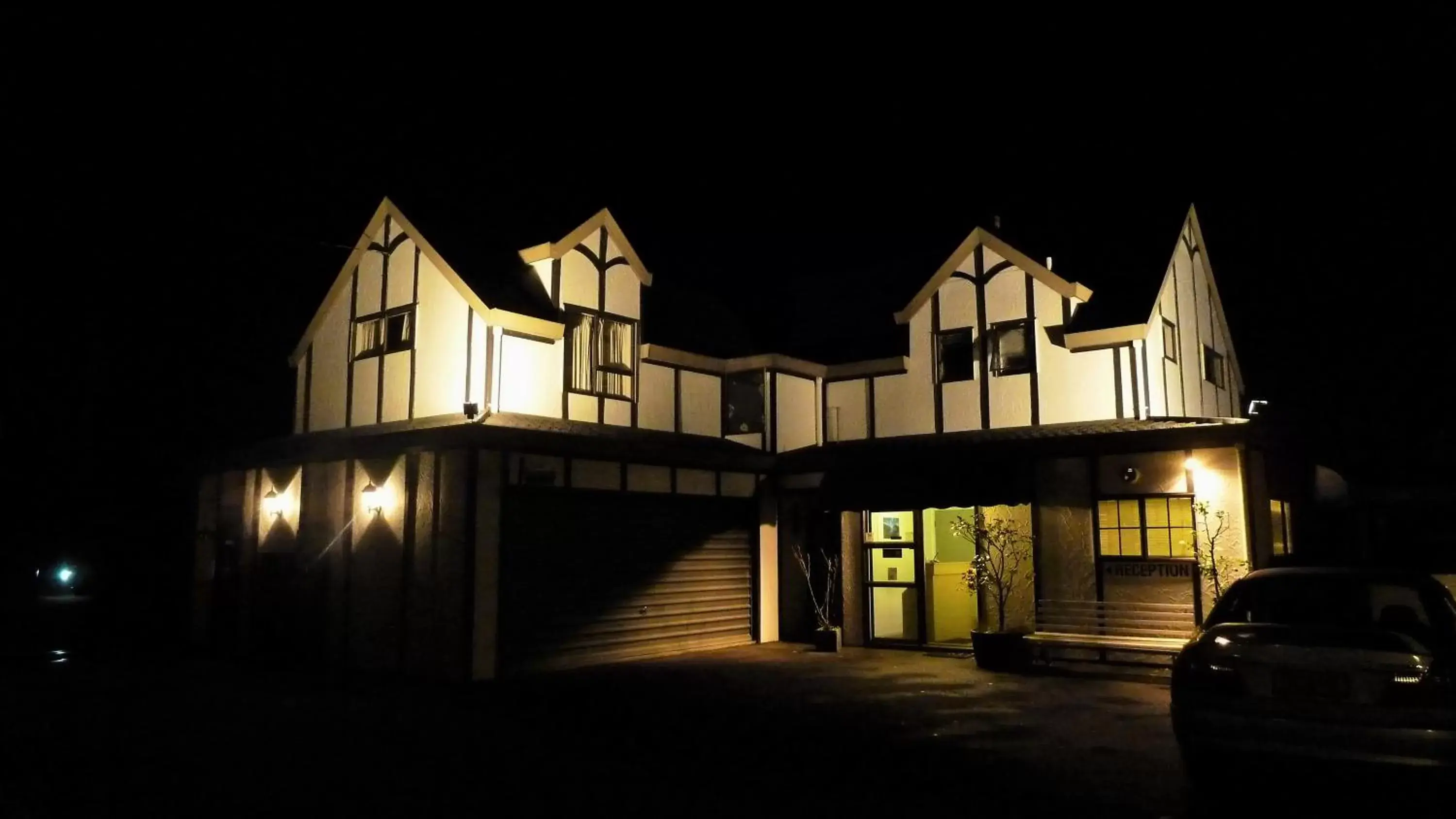 Property Building in Tudor Lodge Motel