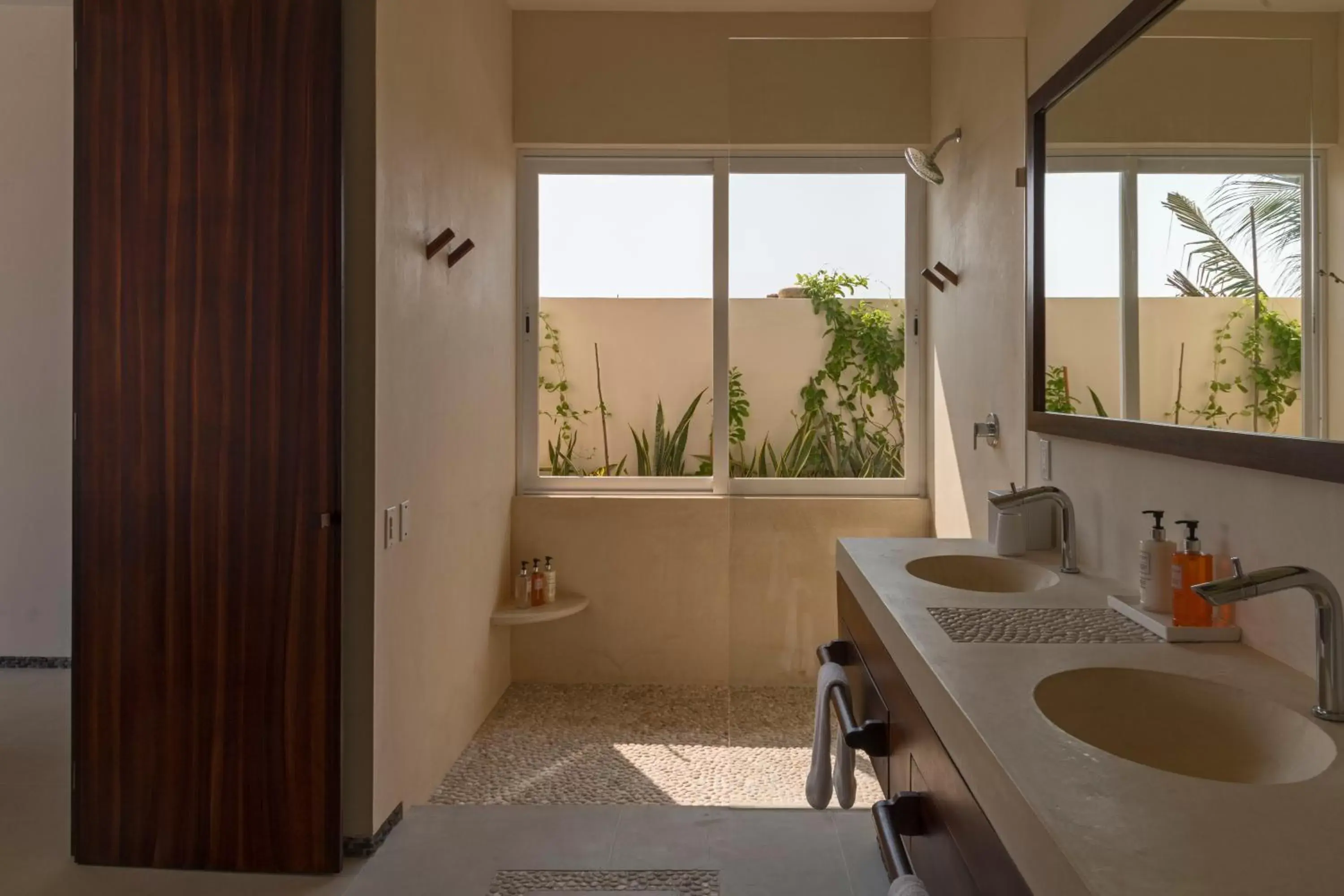 Bathroom, Kitchen/Kitchenette in Marea Beachfront Villas