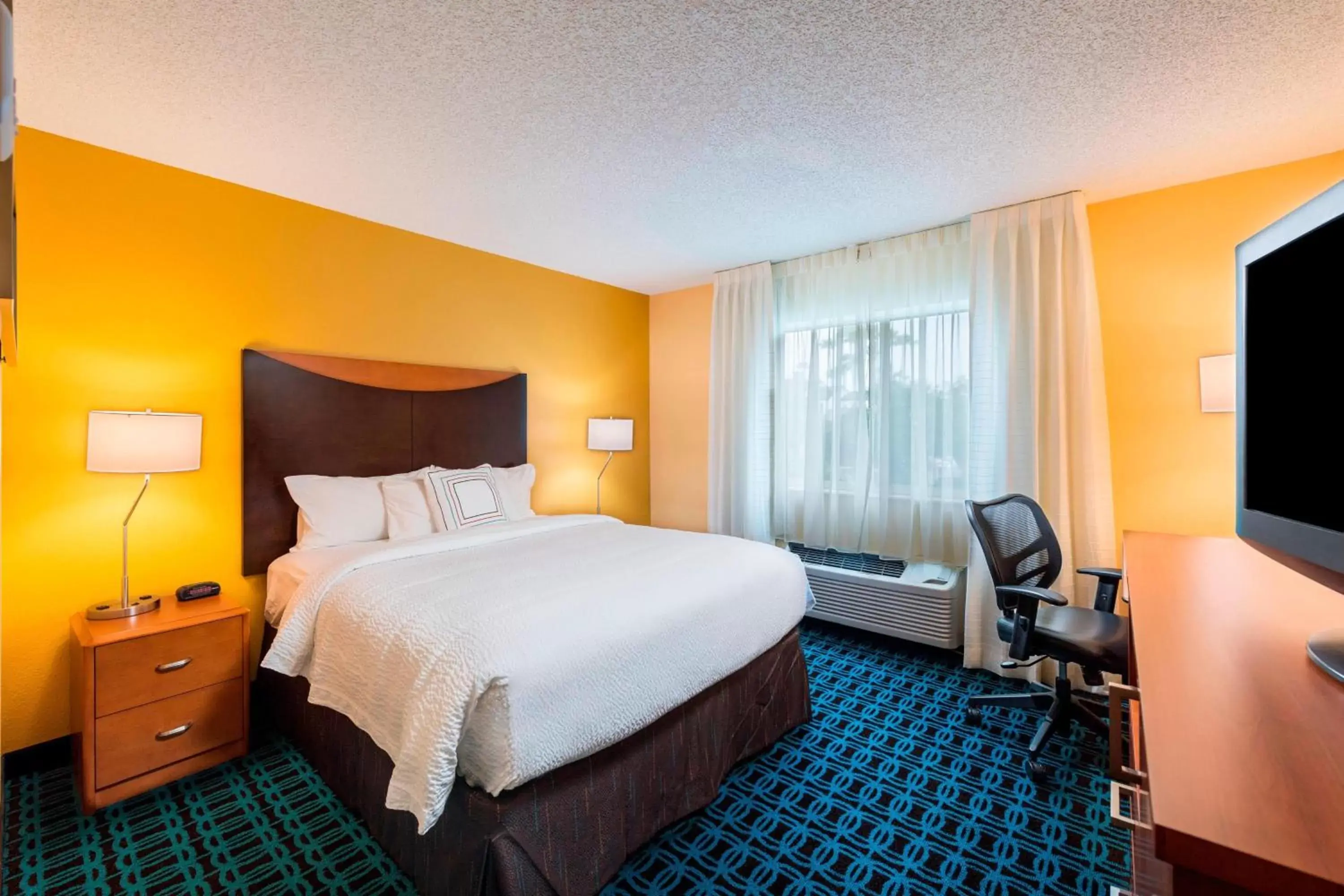 Photo of the whole room, Bed in Fairfield Inn and Suites St Petersburg Clearwater