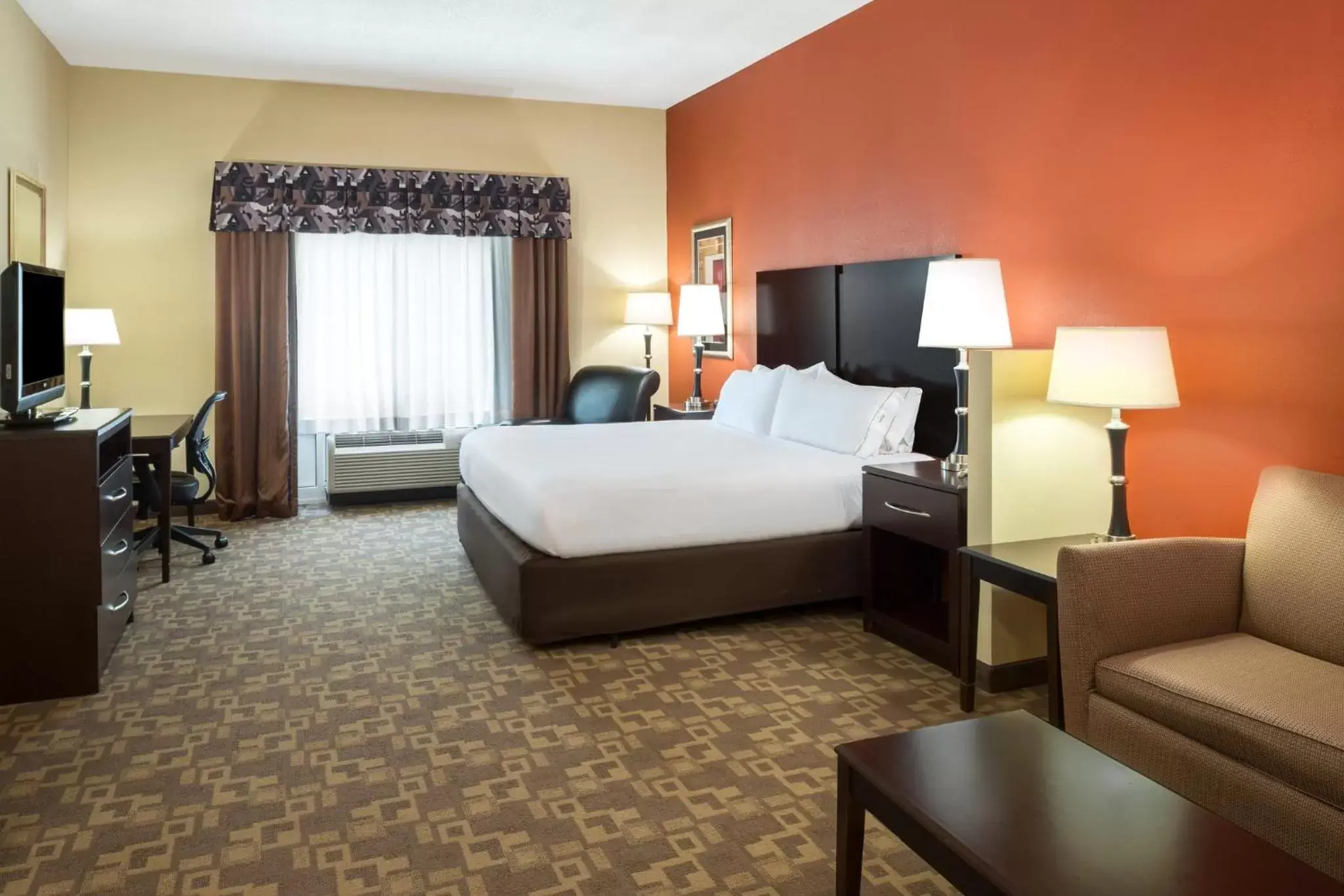 Photo of the whole room in Holiday Inn Express & Suites Lexington Downtown Area-Keeneland, an IHG Hotel
