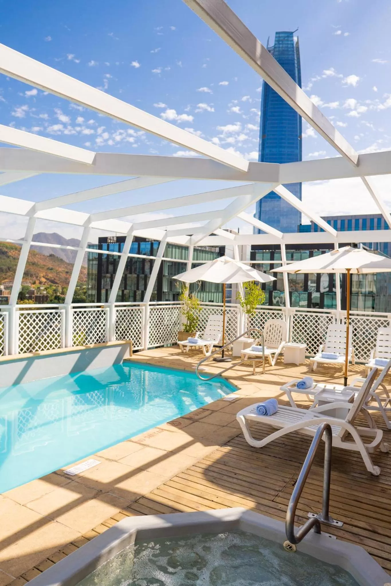 Swimming pool in Four Points by Sheraton Santiago