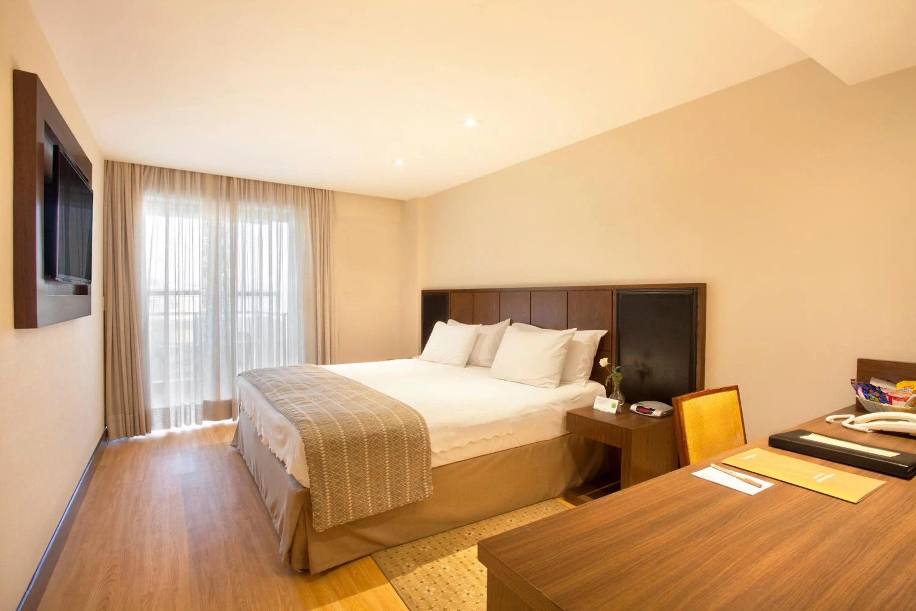 Photo of the whole room, Bed in Windsor Palace Copacabana