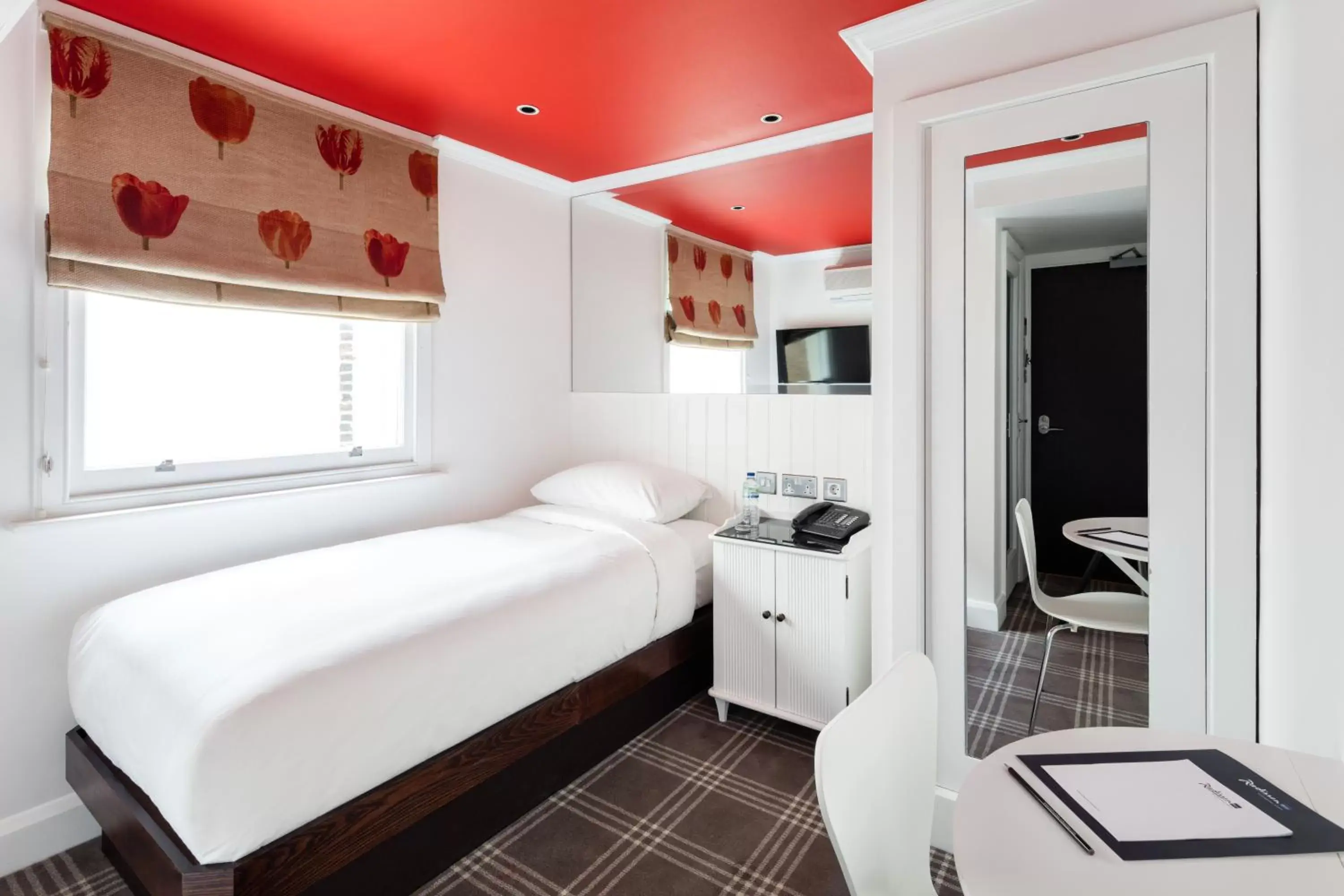 Single Room - single occupancy in Radisson Blu Edwardian Sussex Hotel, London