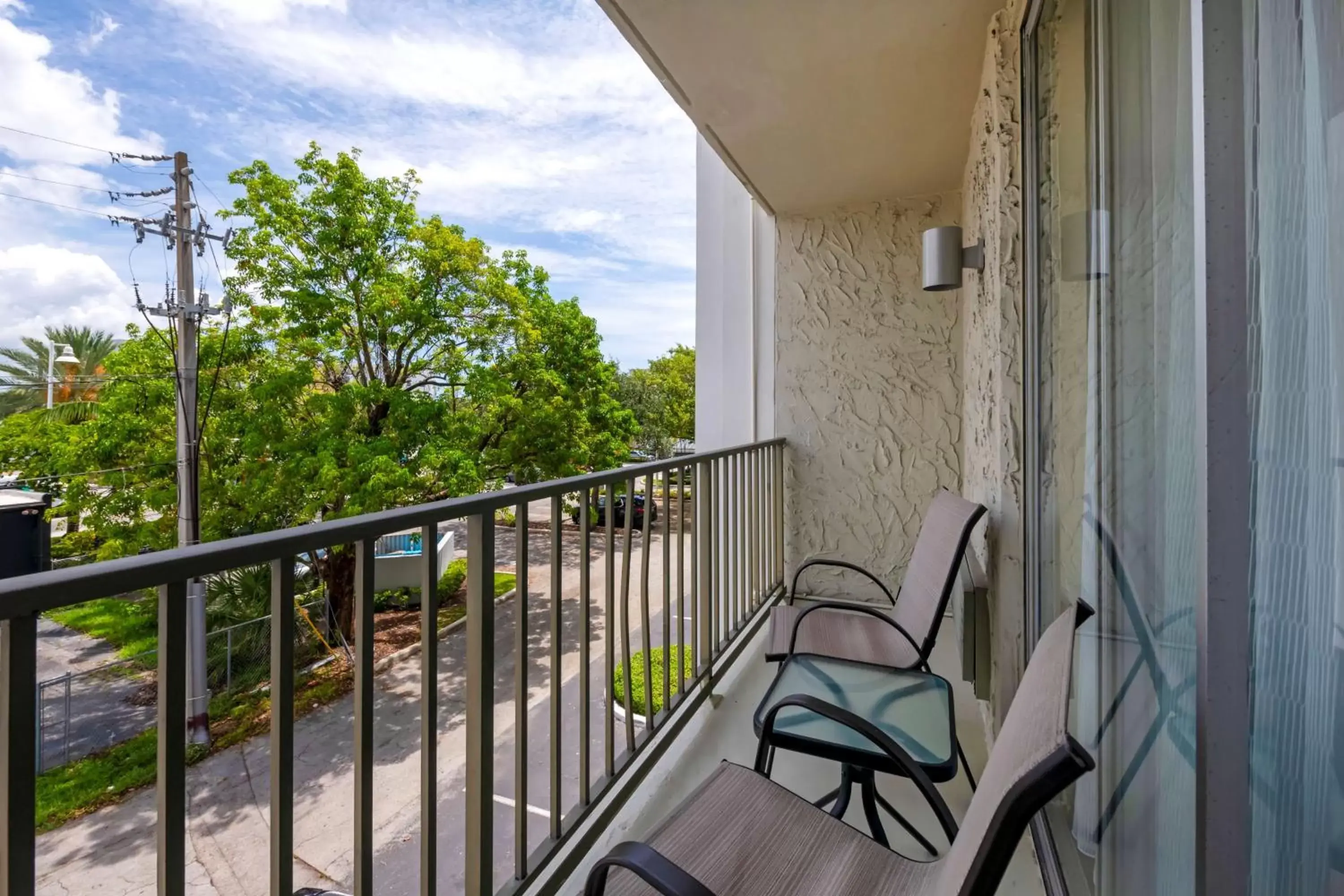 Bedroom, Balcony/Terrace in Best Western Plus North Miami-Bal Harbour
