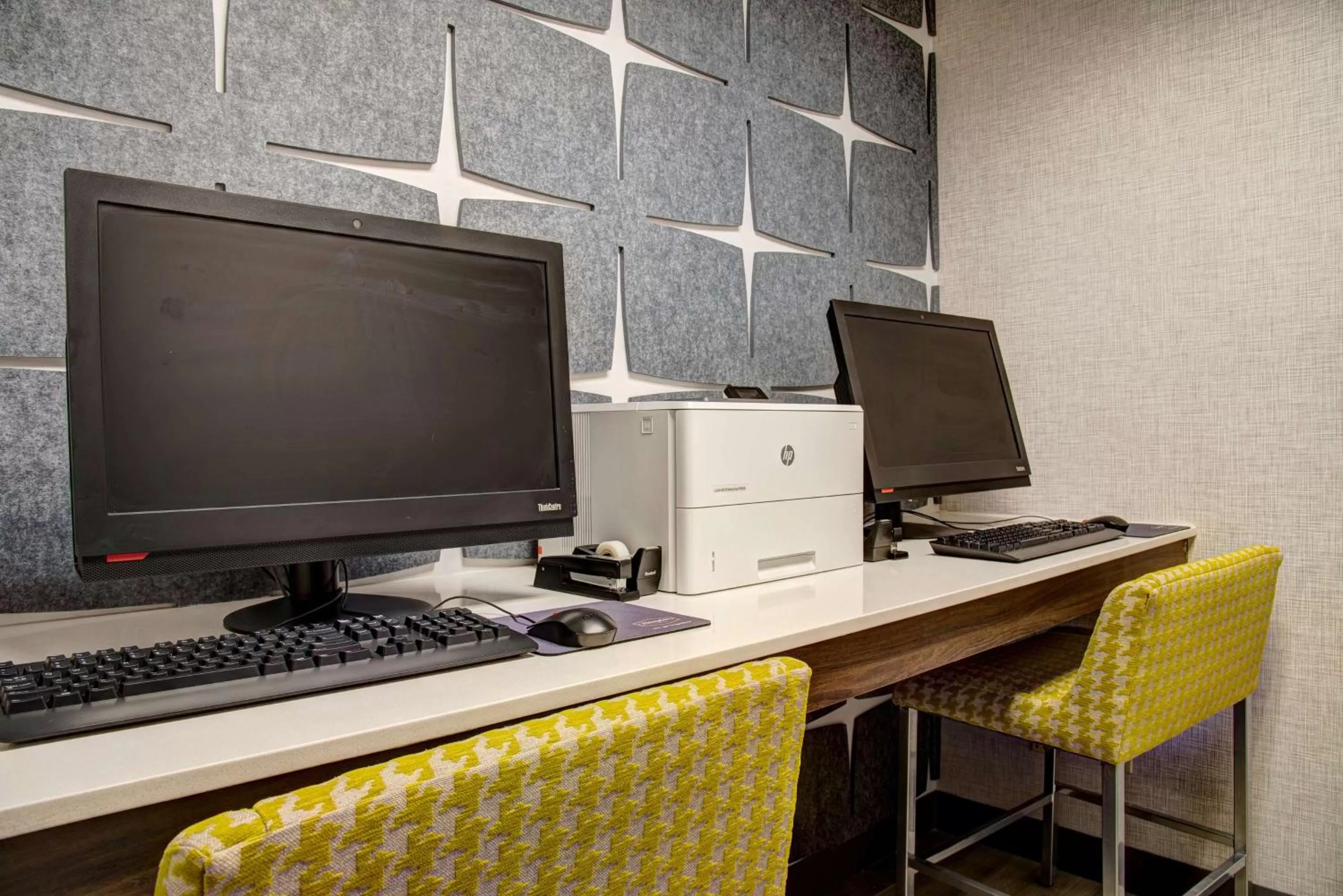 Business facilities in Hampton Inn Rochester