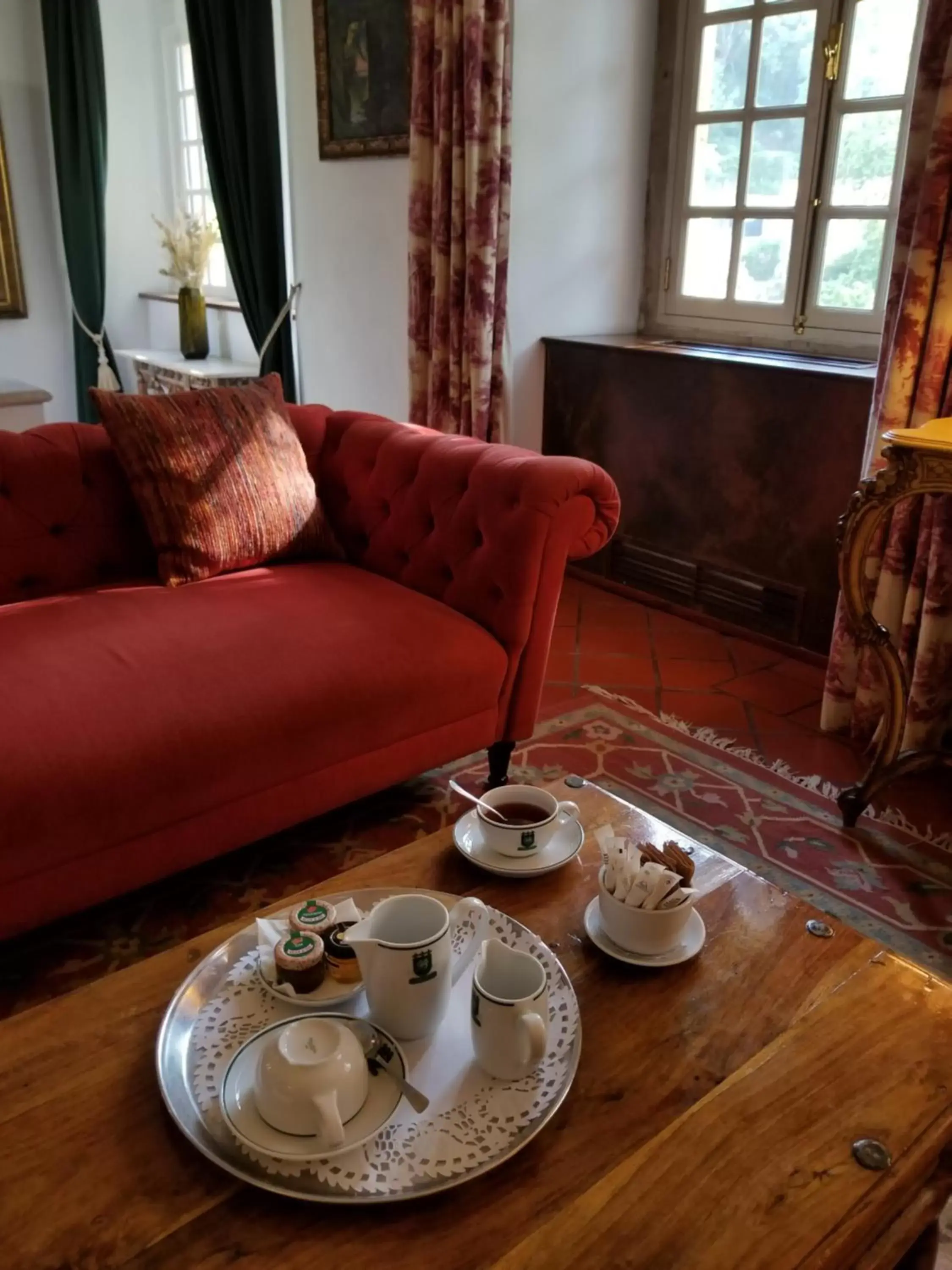 Living room, Seating Area in Lawrences Hotel