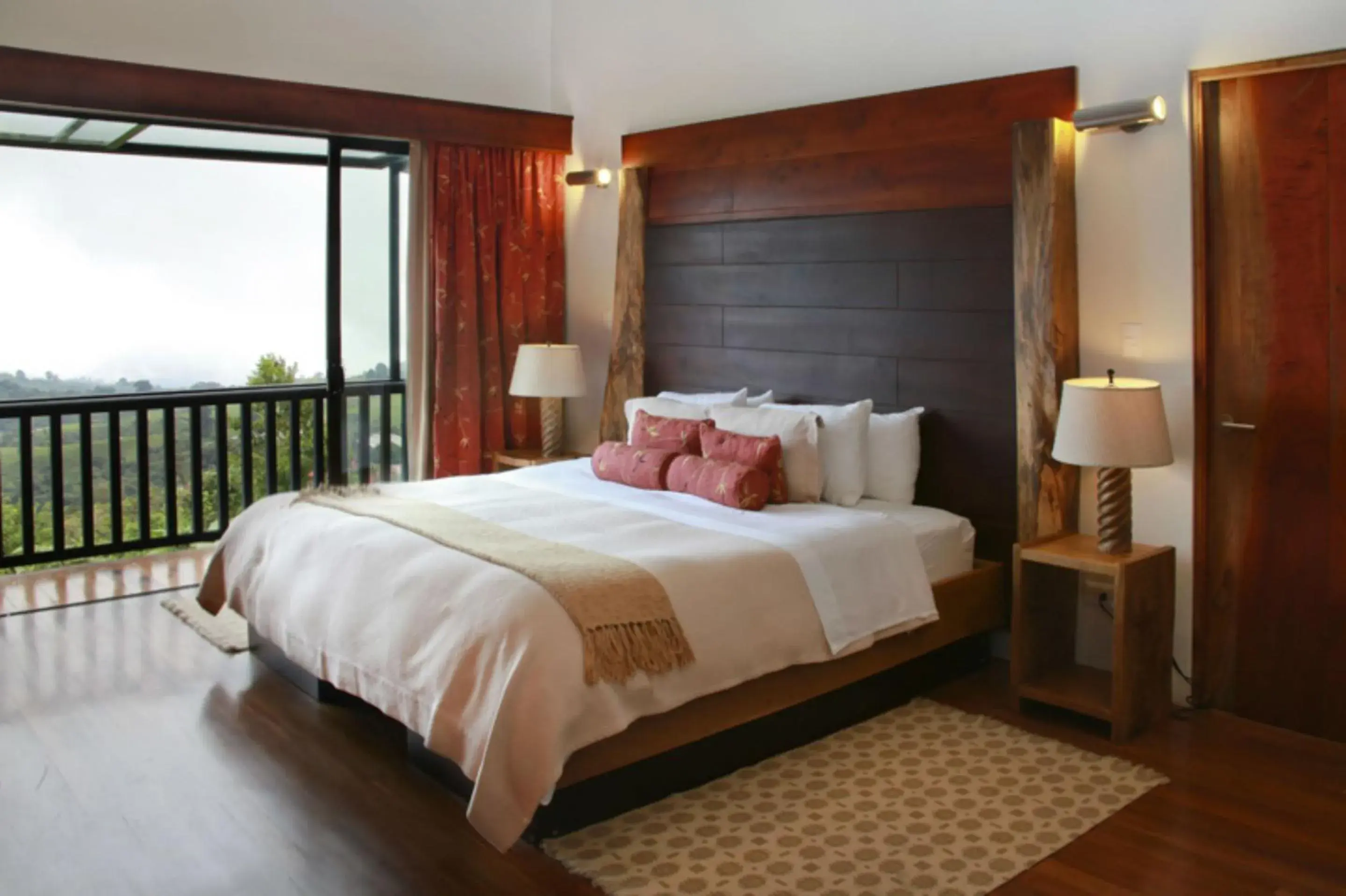 Bedroom, Bed in Poas Volcano Lodge
