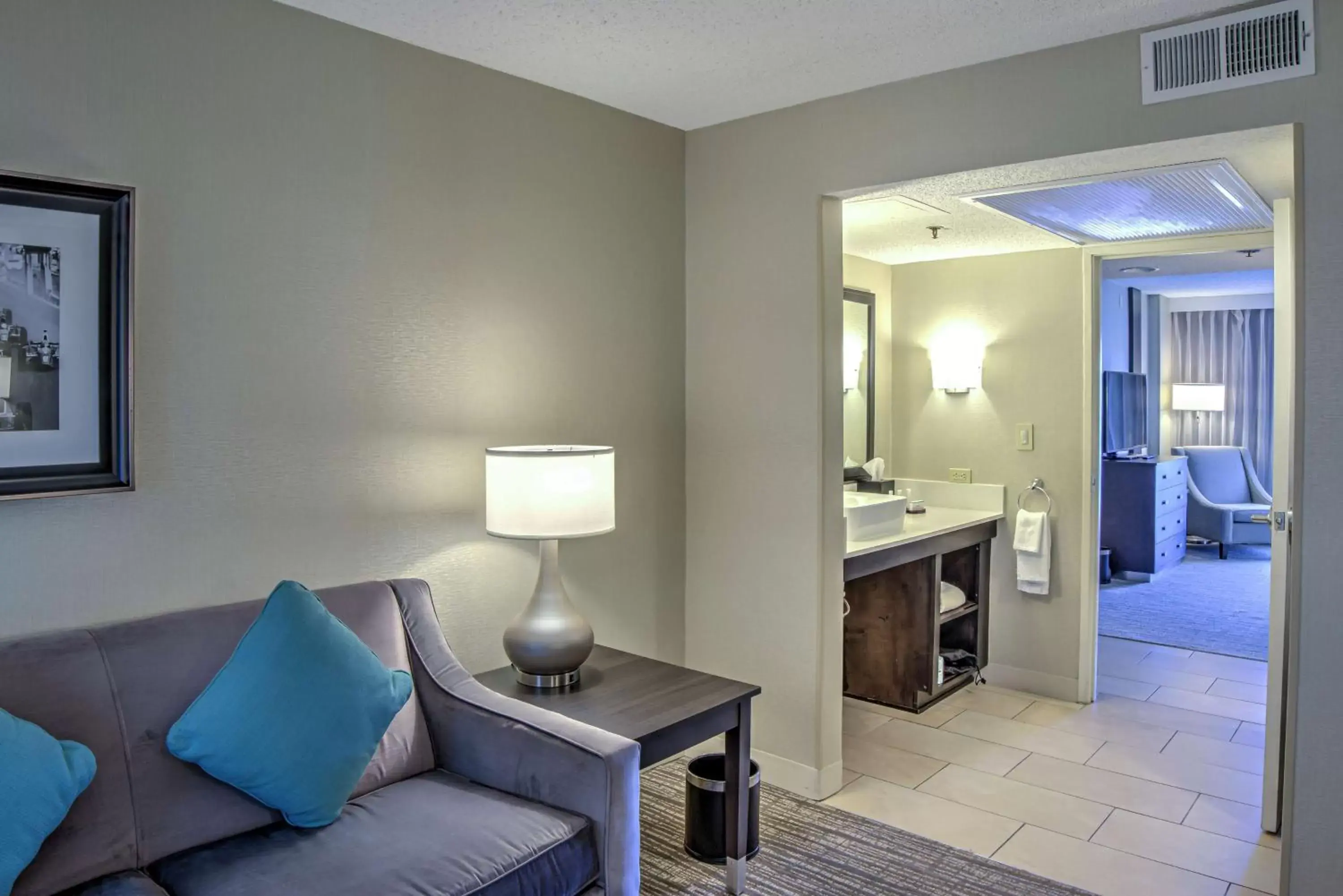 Living room, Seating Area in Embassy Suites by Hilton Indianapolis North