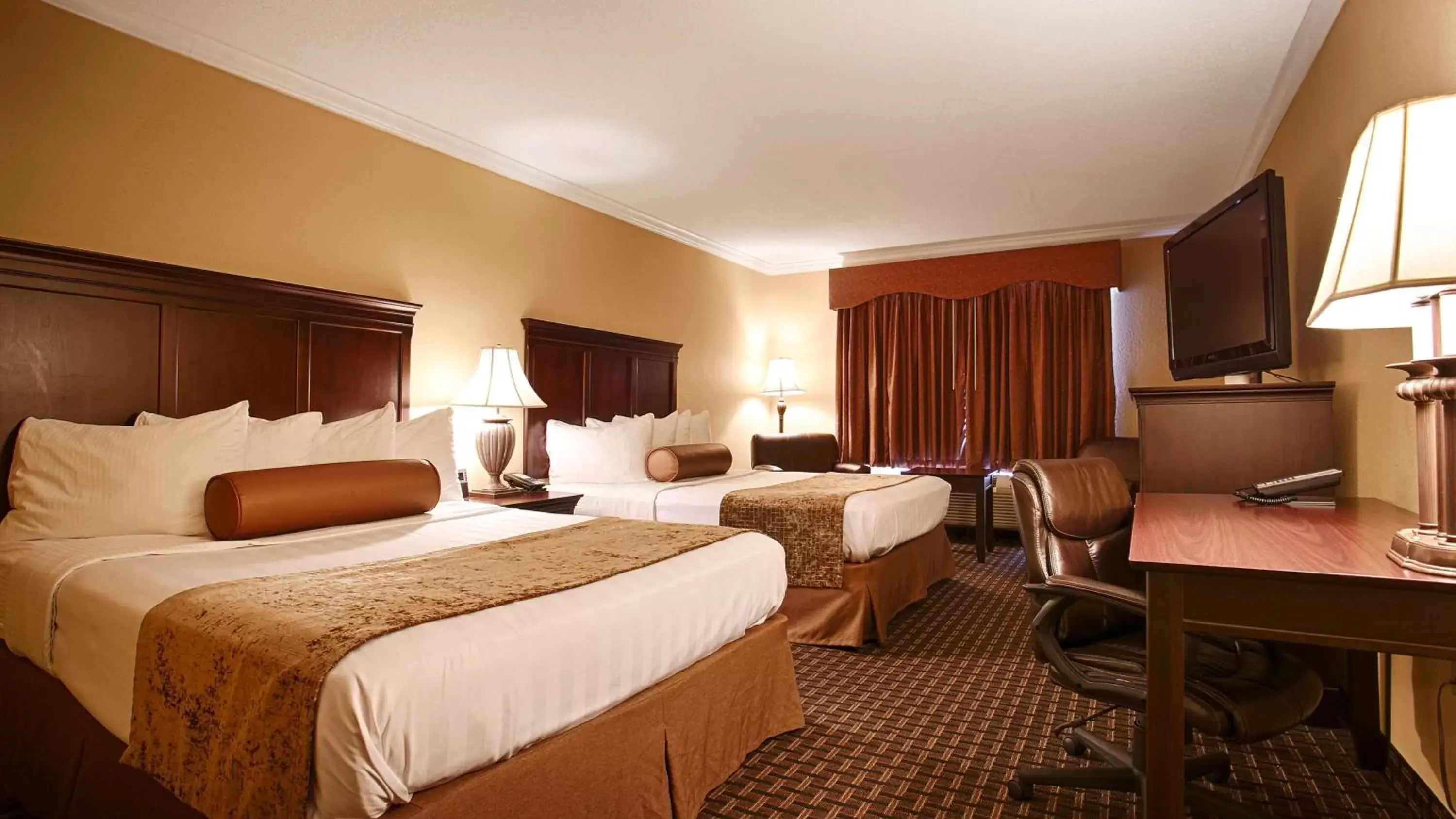 Photo of the whole room, Bed in Best Western Plus Southpark Inn & Suites Photo of the whole room, Bed in Best Western Plus Southpark Inn & Suites