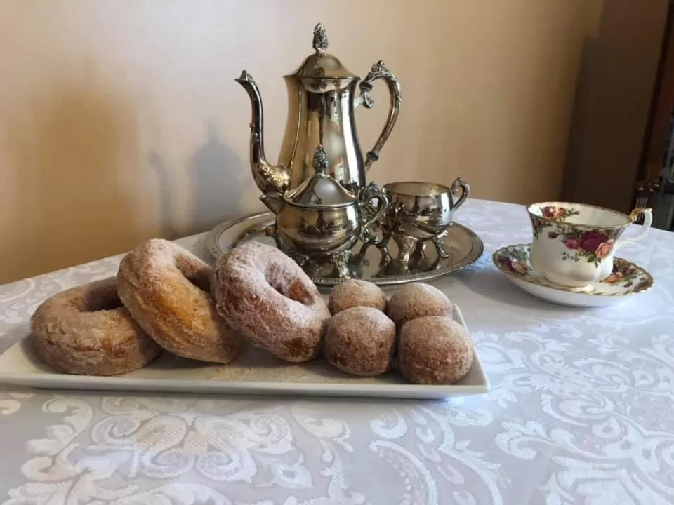 Meals in Baker Shore Bed and Breakfast