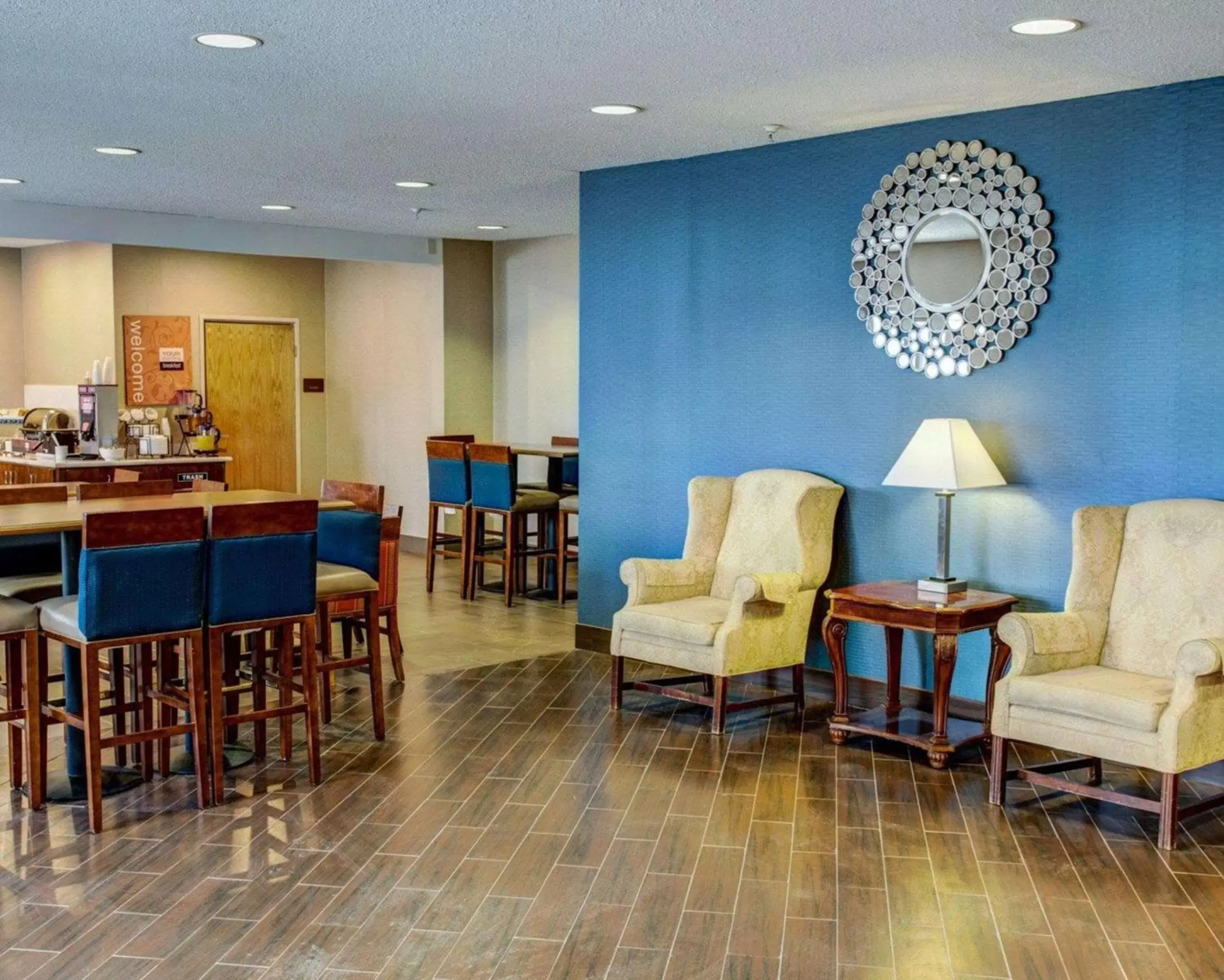Lobby or reception, Restaurant/Places to Eat in Comfort Inn & Suites North Greenfield