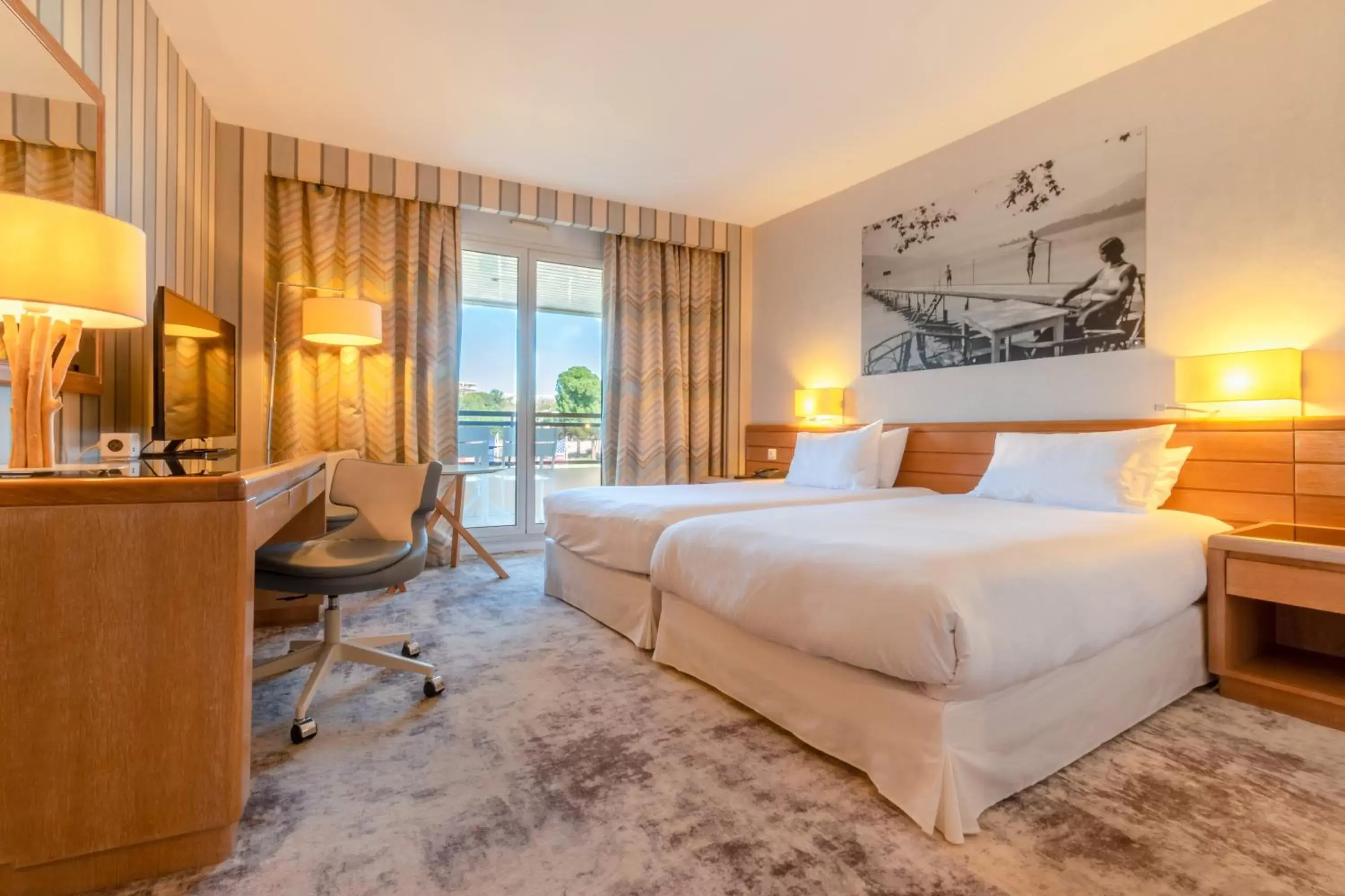 Bed in Holiday Inn Nice - Port St Laurent by IHG Bed in Holiday Inn Nice - Port St Laurent by IHG