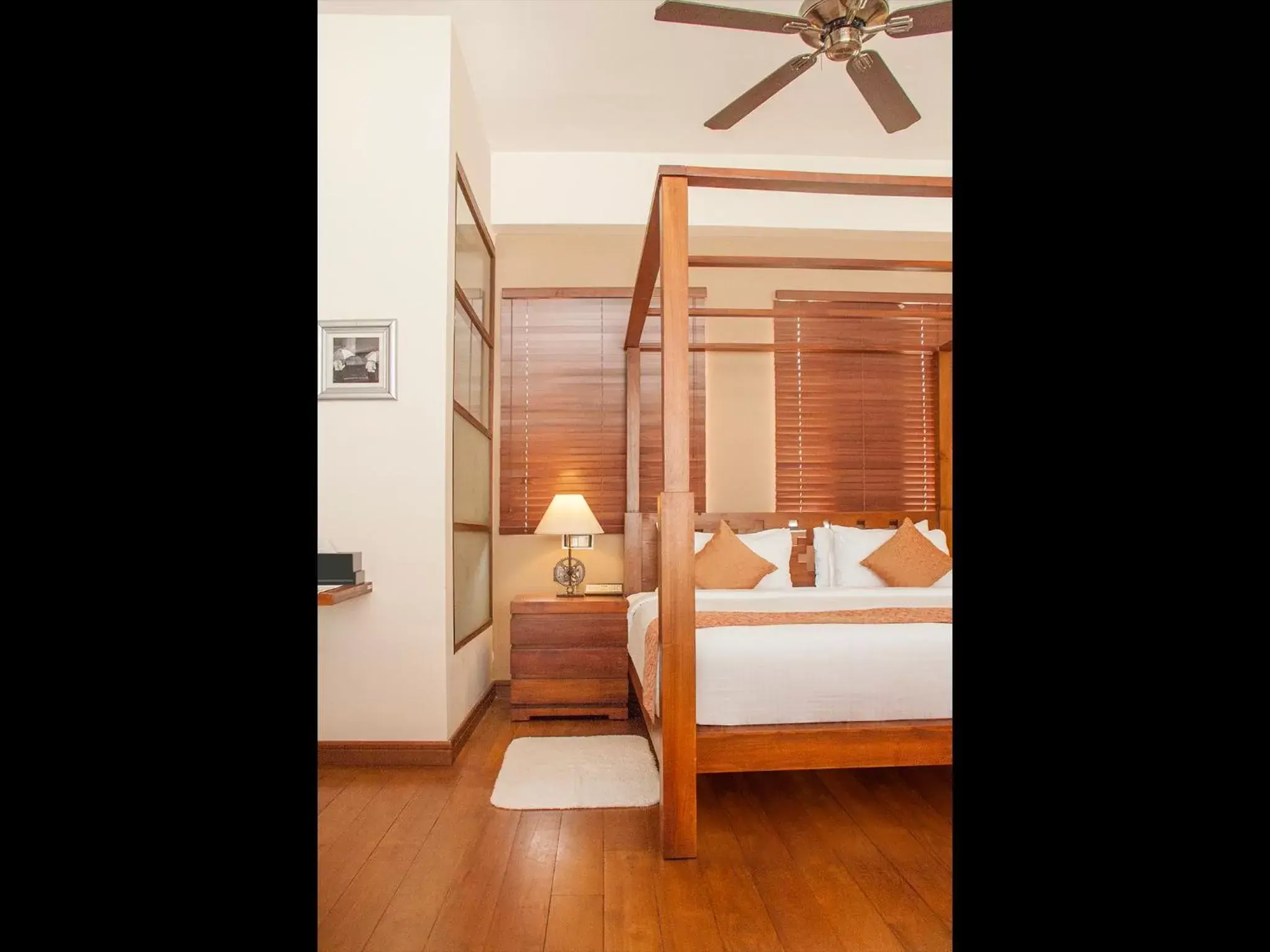 Bedroom, Bed in Colombo Court Hotel & Spa