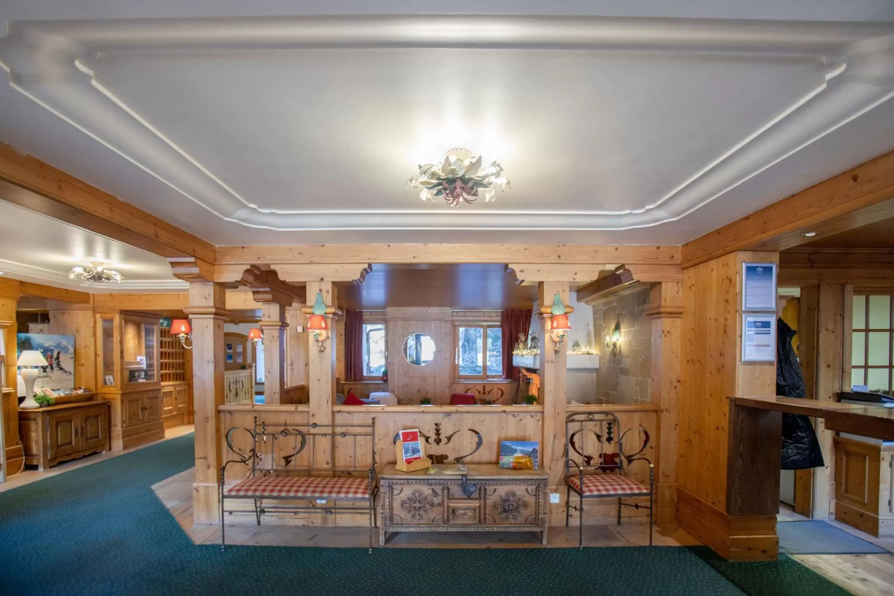 Lobby or reception in Les Balcons du Savoy