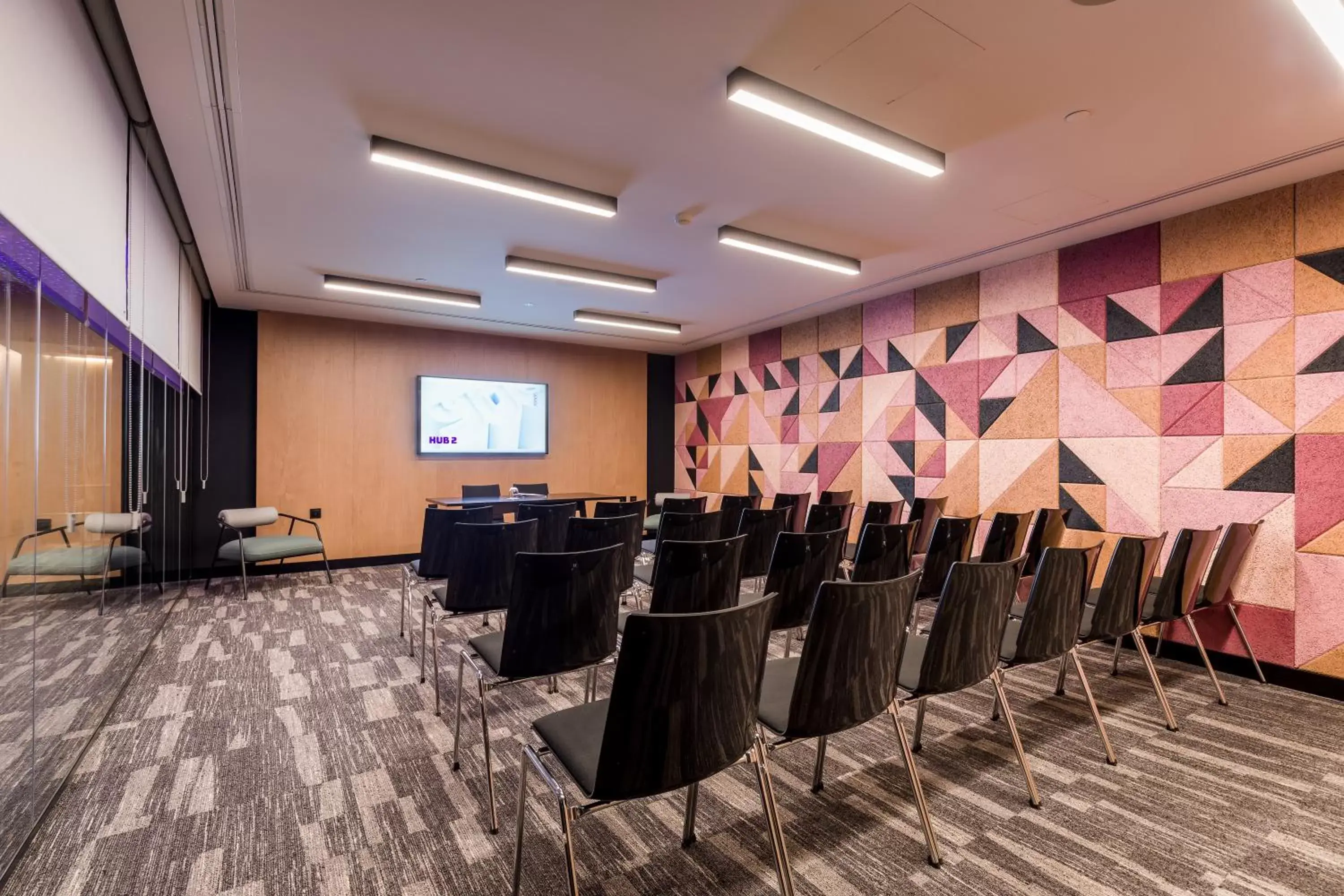Meeting/conference room in YOTEL Porto