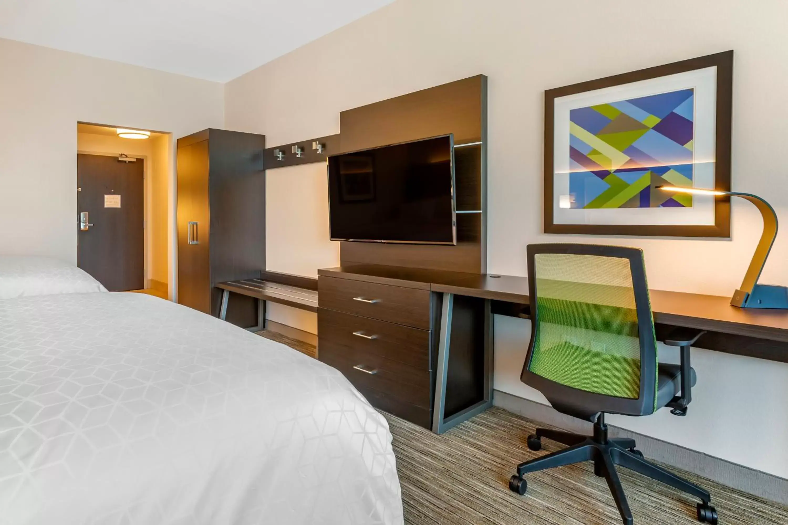 TV and multimedia in Holiday Inn Express & Suites - Phoenix Dwtn - State Capitol, an IHG Hotel