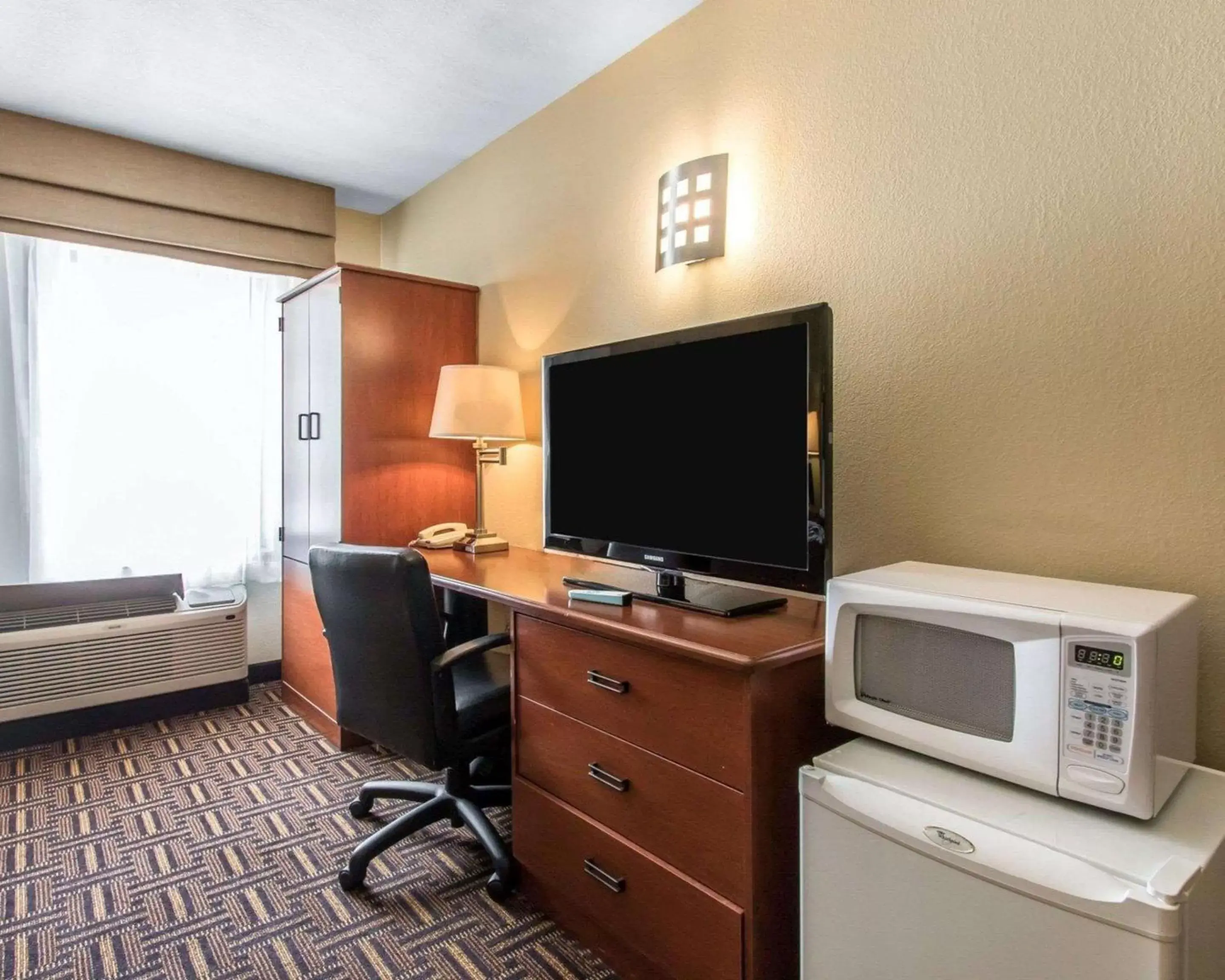 Photo of the whole room, TV/Entertainment Center in The Douillet by Demeure Hotels