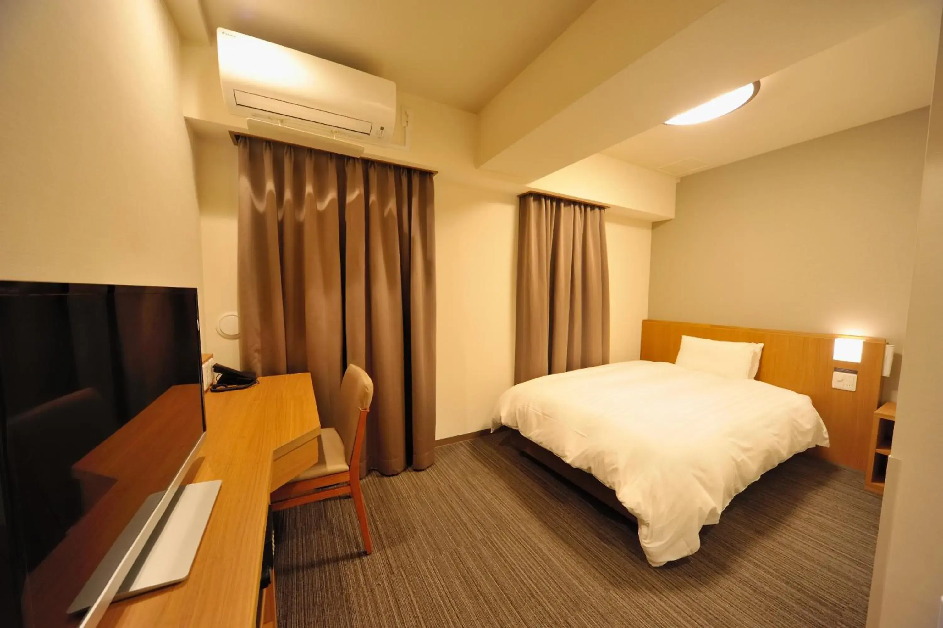 Photo of the whole room, Bed in Dormy Inn Express Meguro Aobadai Hot Spring