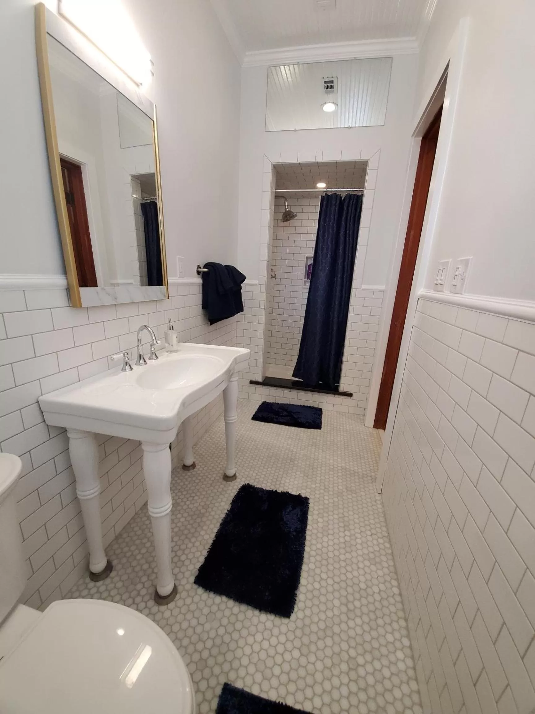 Bathroom in Oak Hall Bed and Breakfast