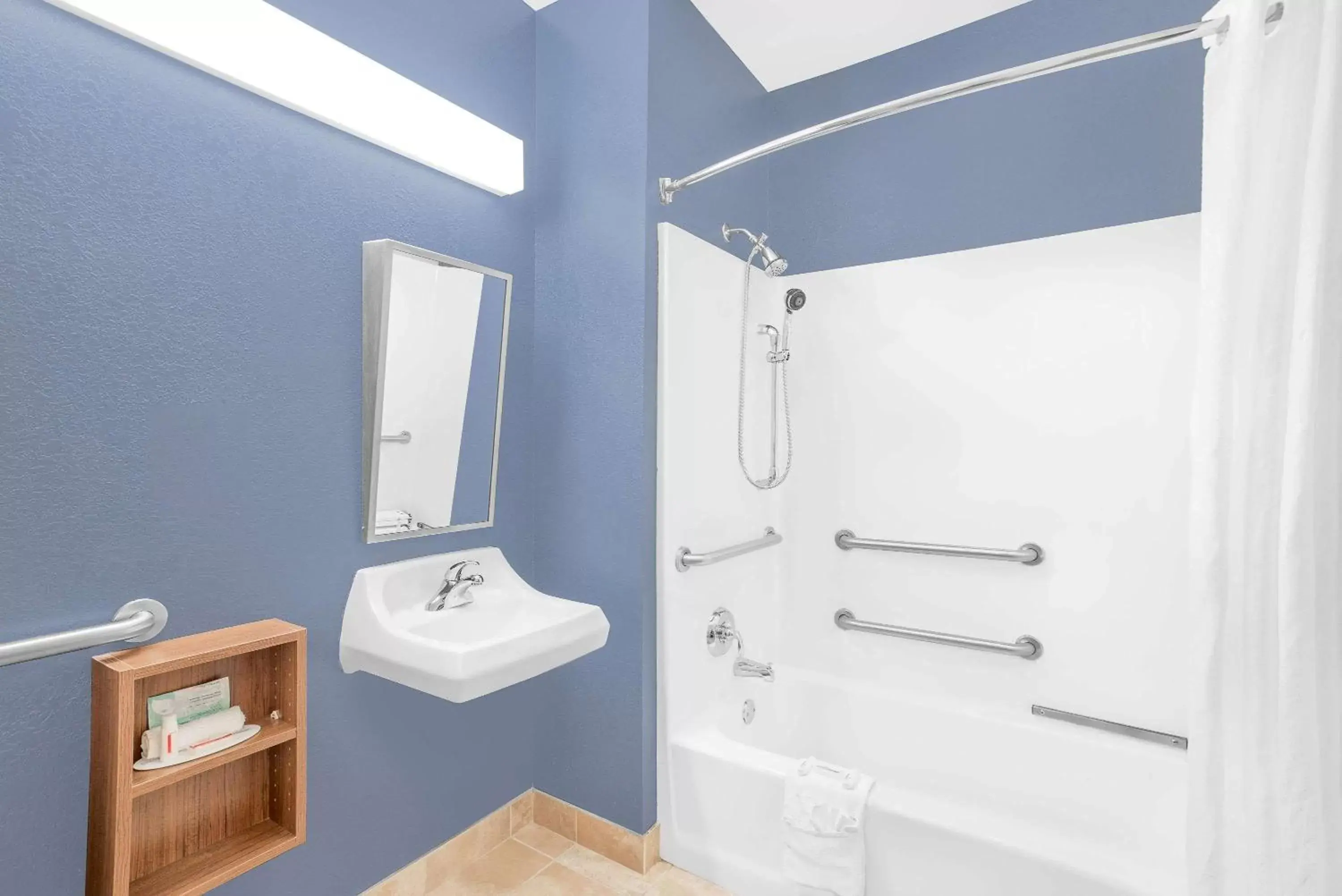 Queen Room - Disability Access - Non-Smoking in Microtel Inn & Suites Chili/Rochester Queen Room - Disability Access - Non-Smoking in Microtel Inn & Suites Chili/Rochester