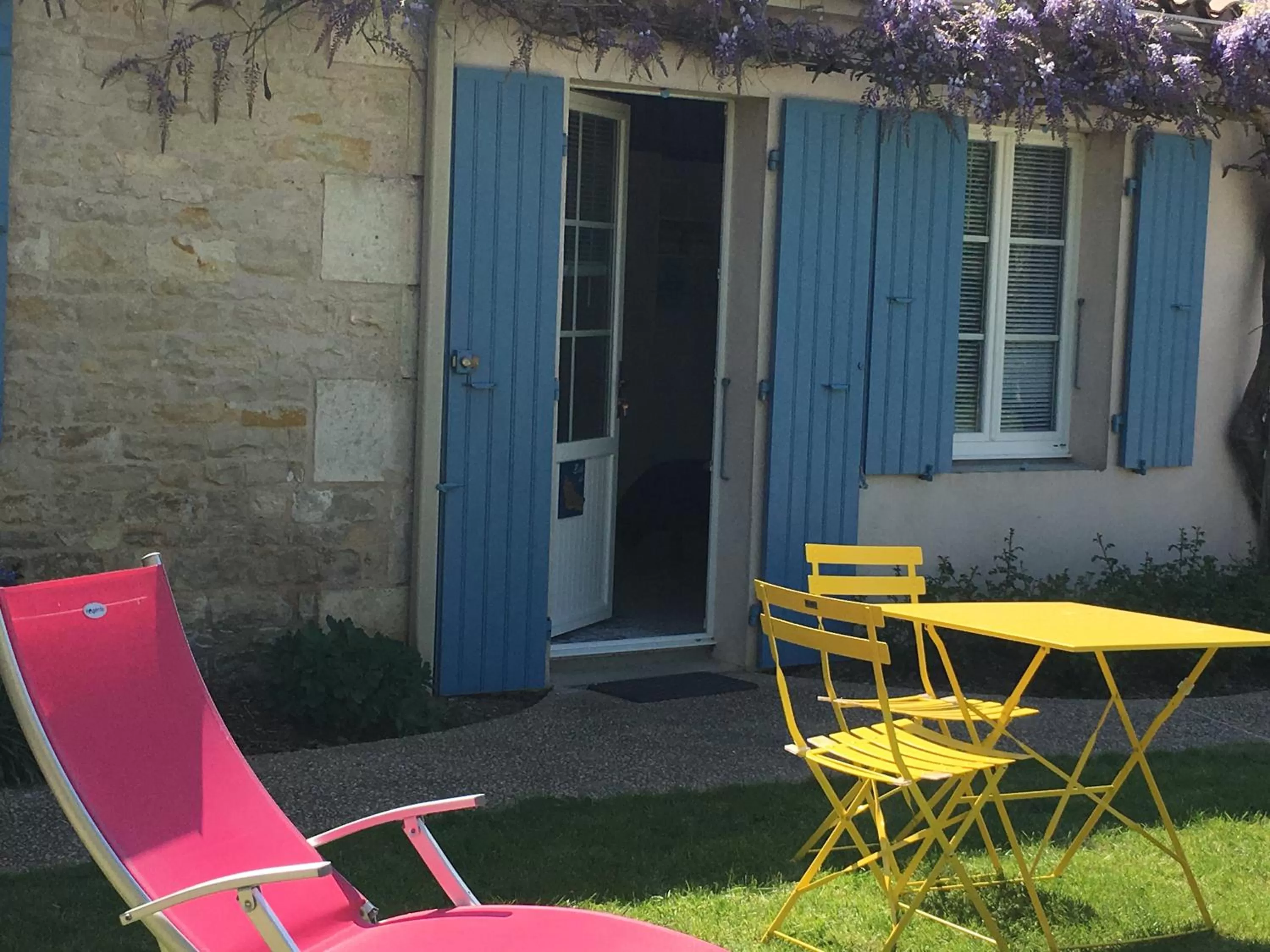 Studio with Pool View in L'instant bleu
