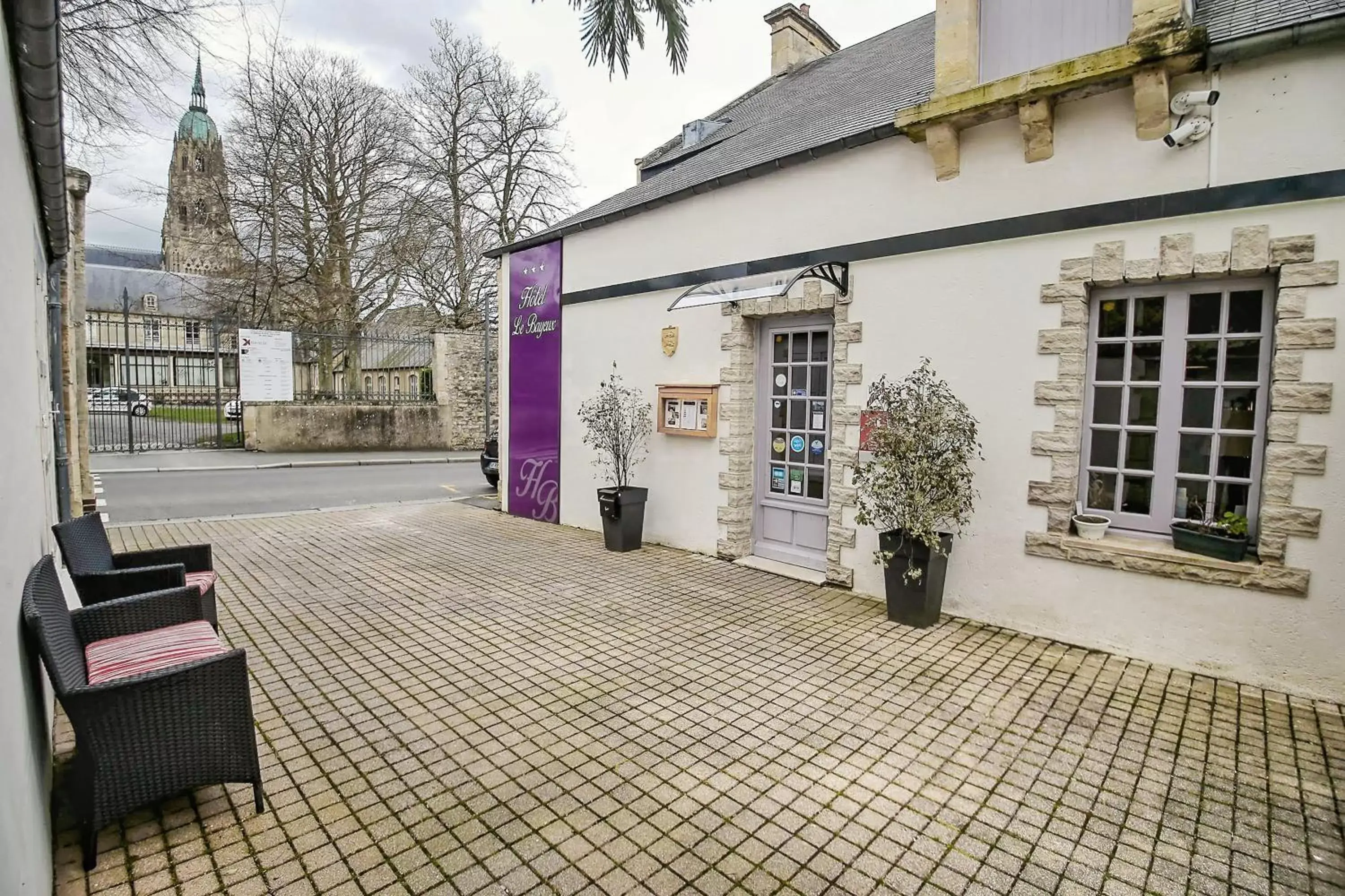 Facade/entrance, Property Building in Hôtel Le Bayeux
