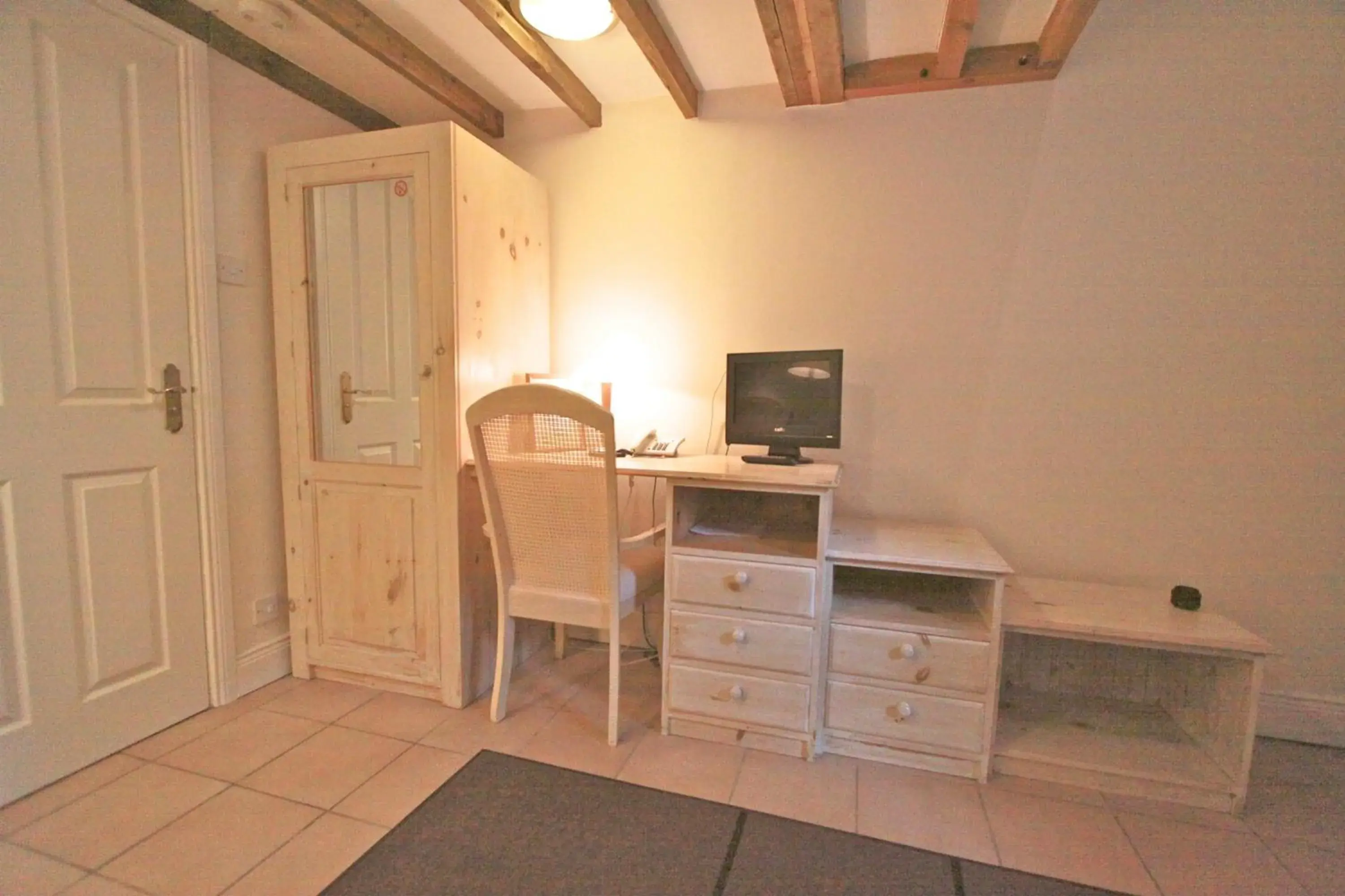 Standard Twin Room - single occupancy in Centre Of Britain Hotel Standard Twin Room - single occupancy in Centre Of Britain Hotel