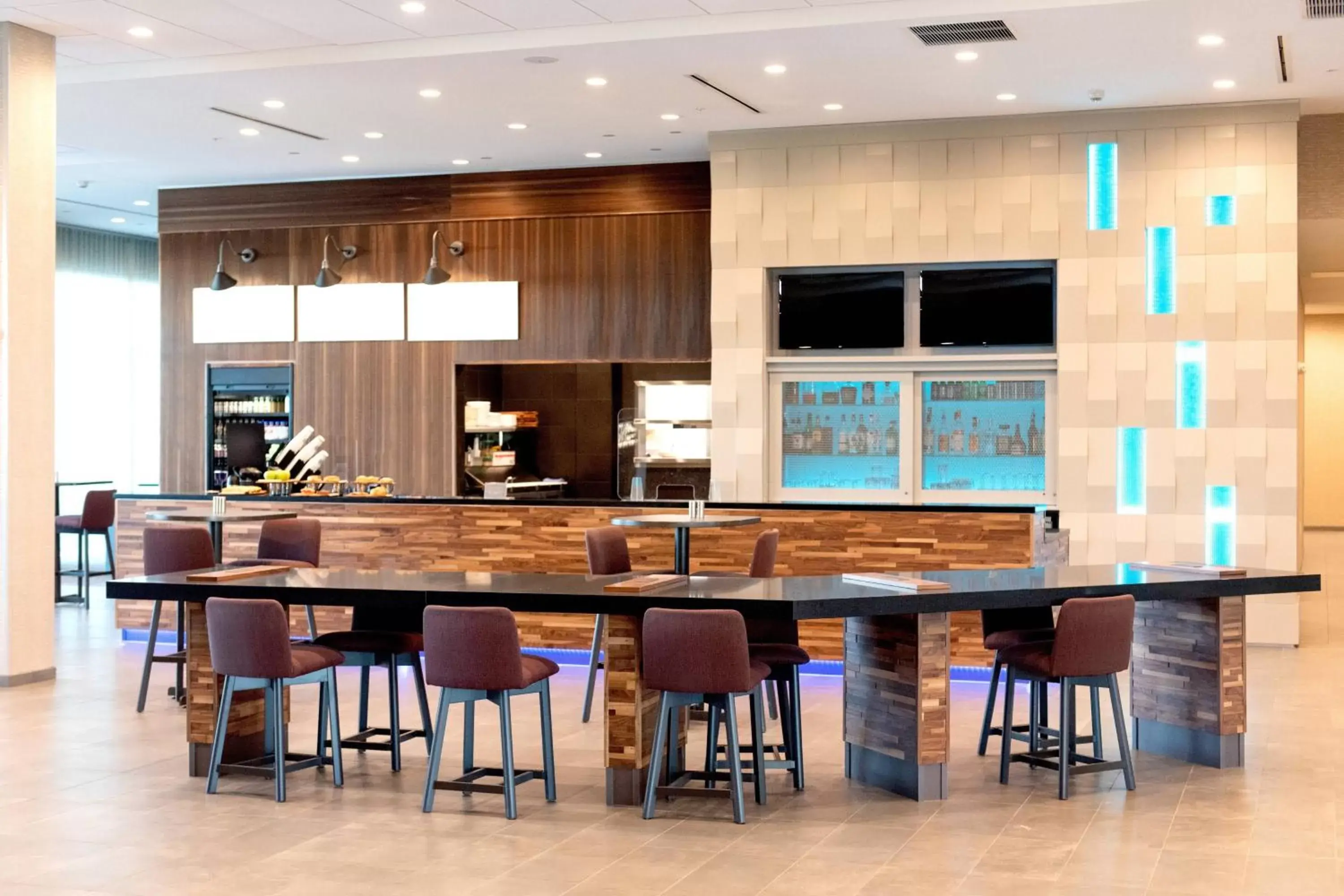 Restaurant/places to eat in Courtyard by Marriott Mesa at Wrigleyville West