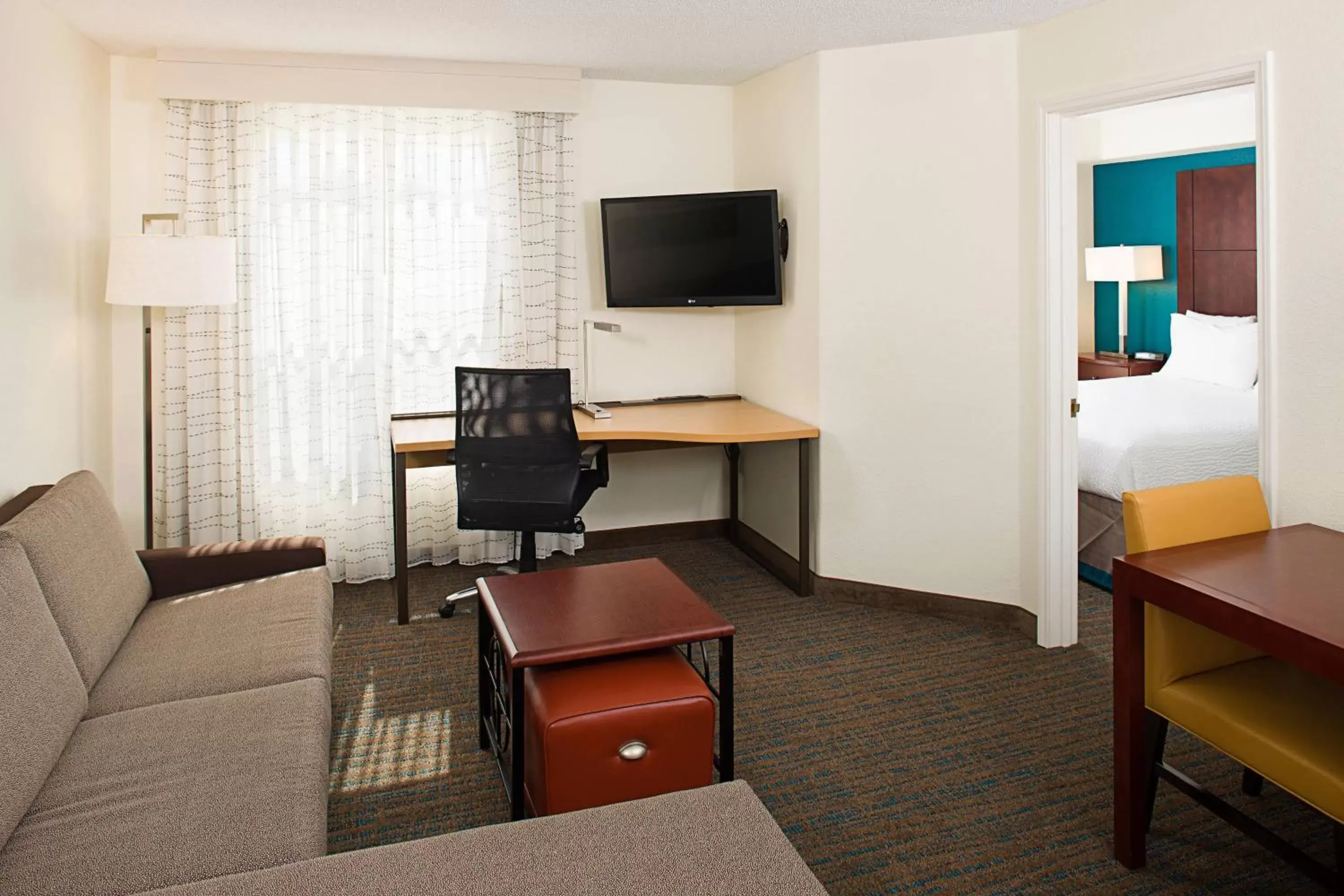 Bedroom, TV/Entertainment Center in Residence Inn San Jose South