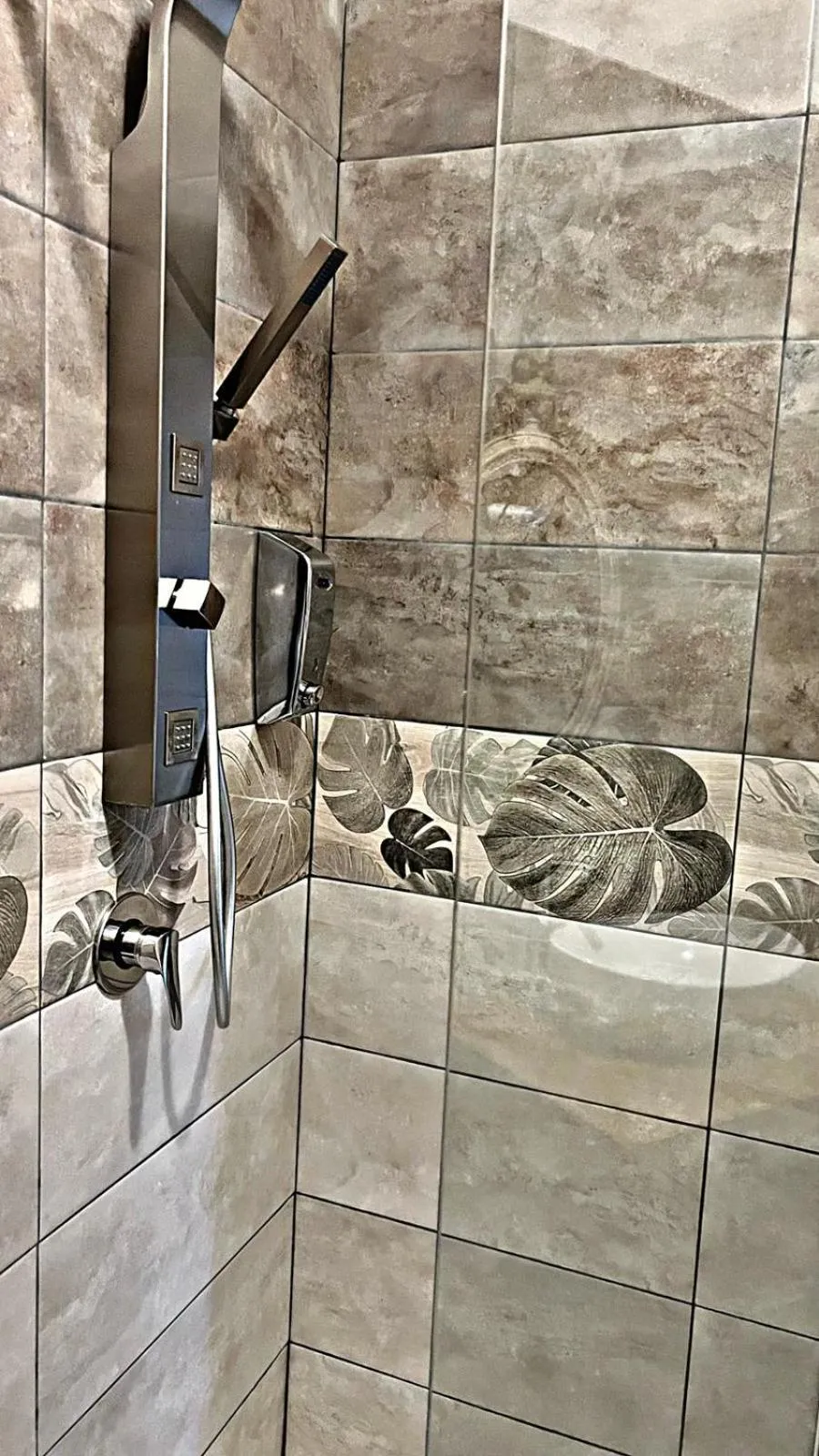 Shower in In the Center Guesthouse