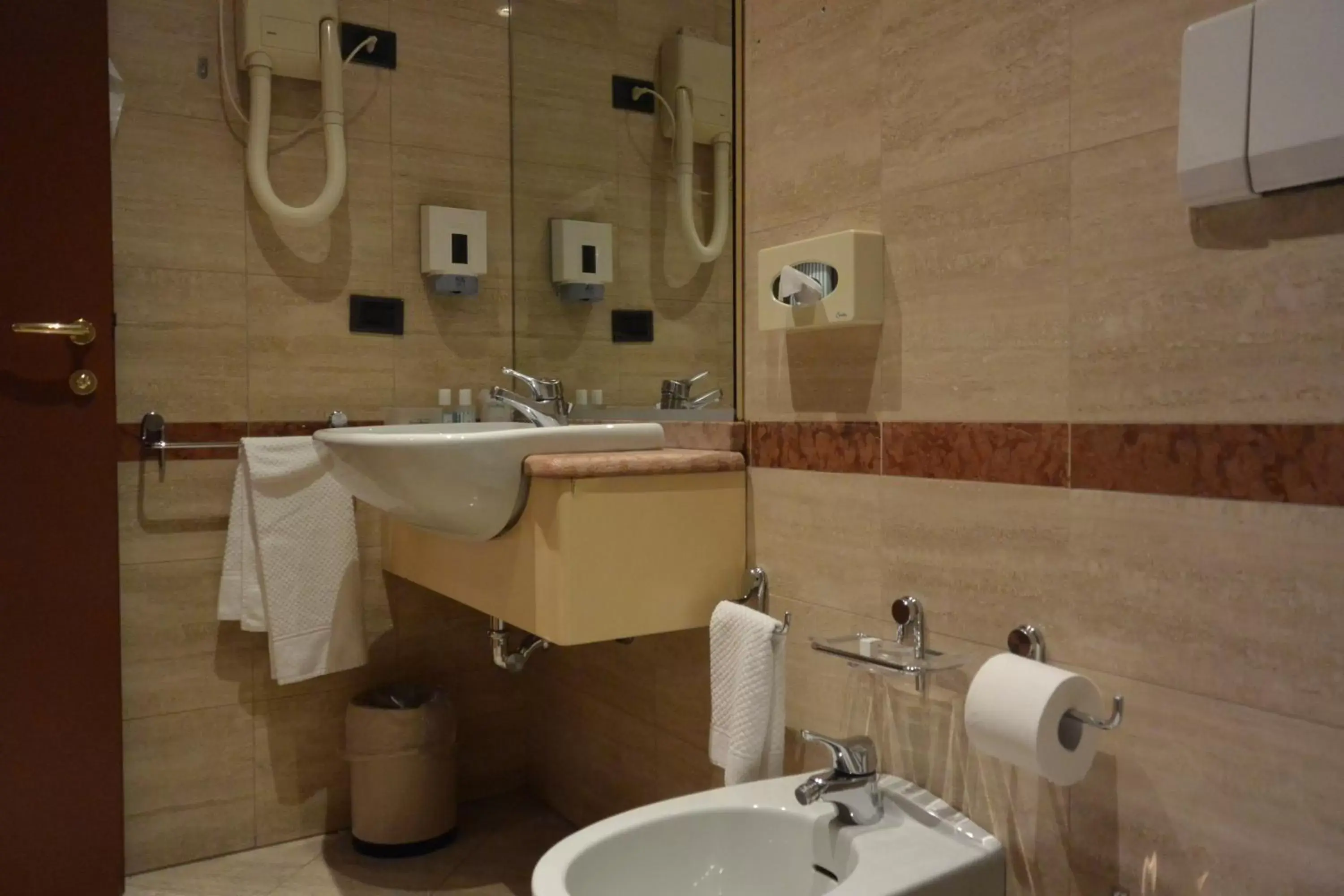 Bathroom in Hotel Metrò