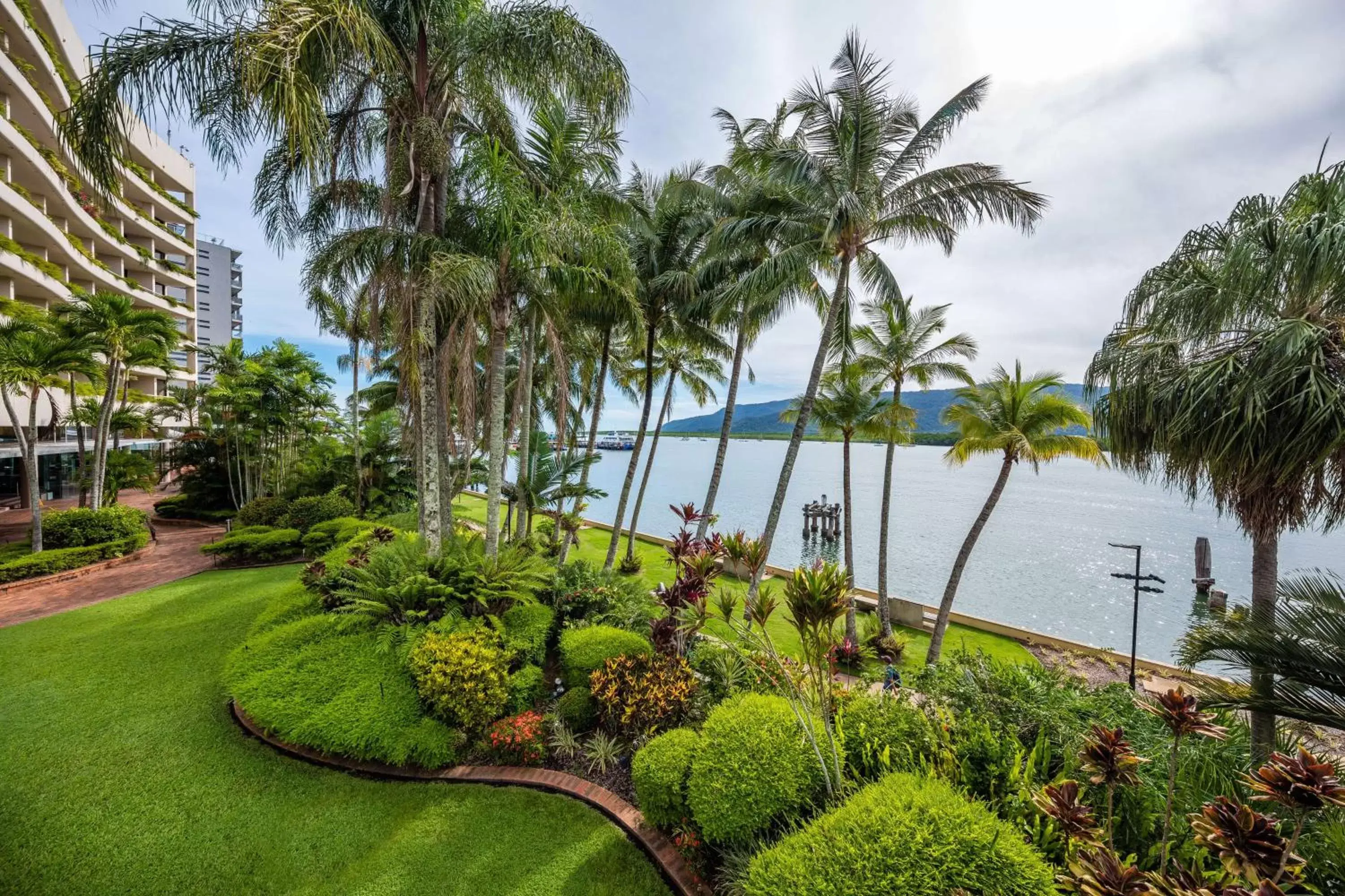 Property building in Hilton Cairns