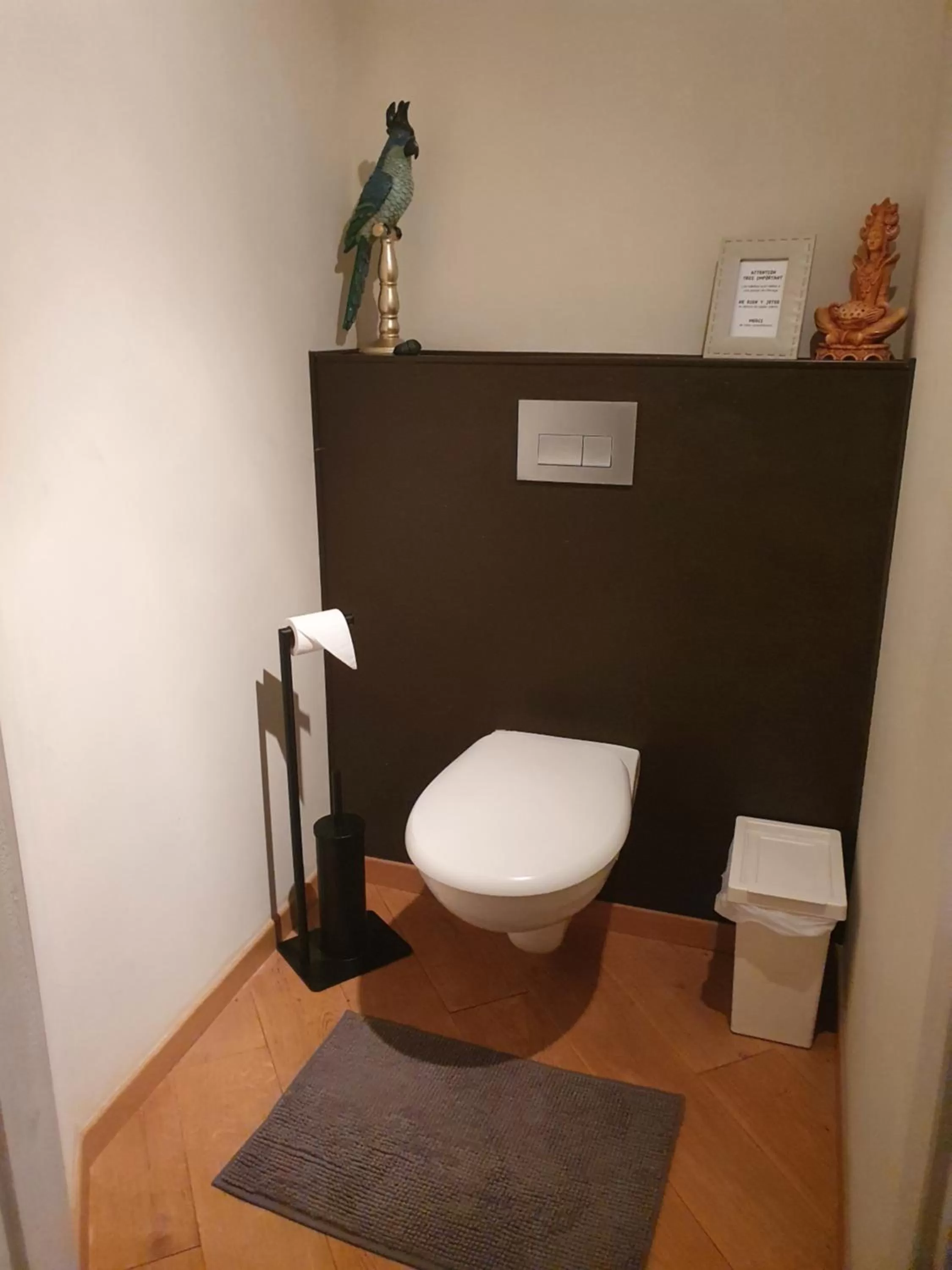 Toilet in Chambres d'hôtes Le Bois Des Frênes