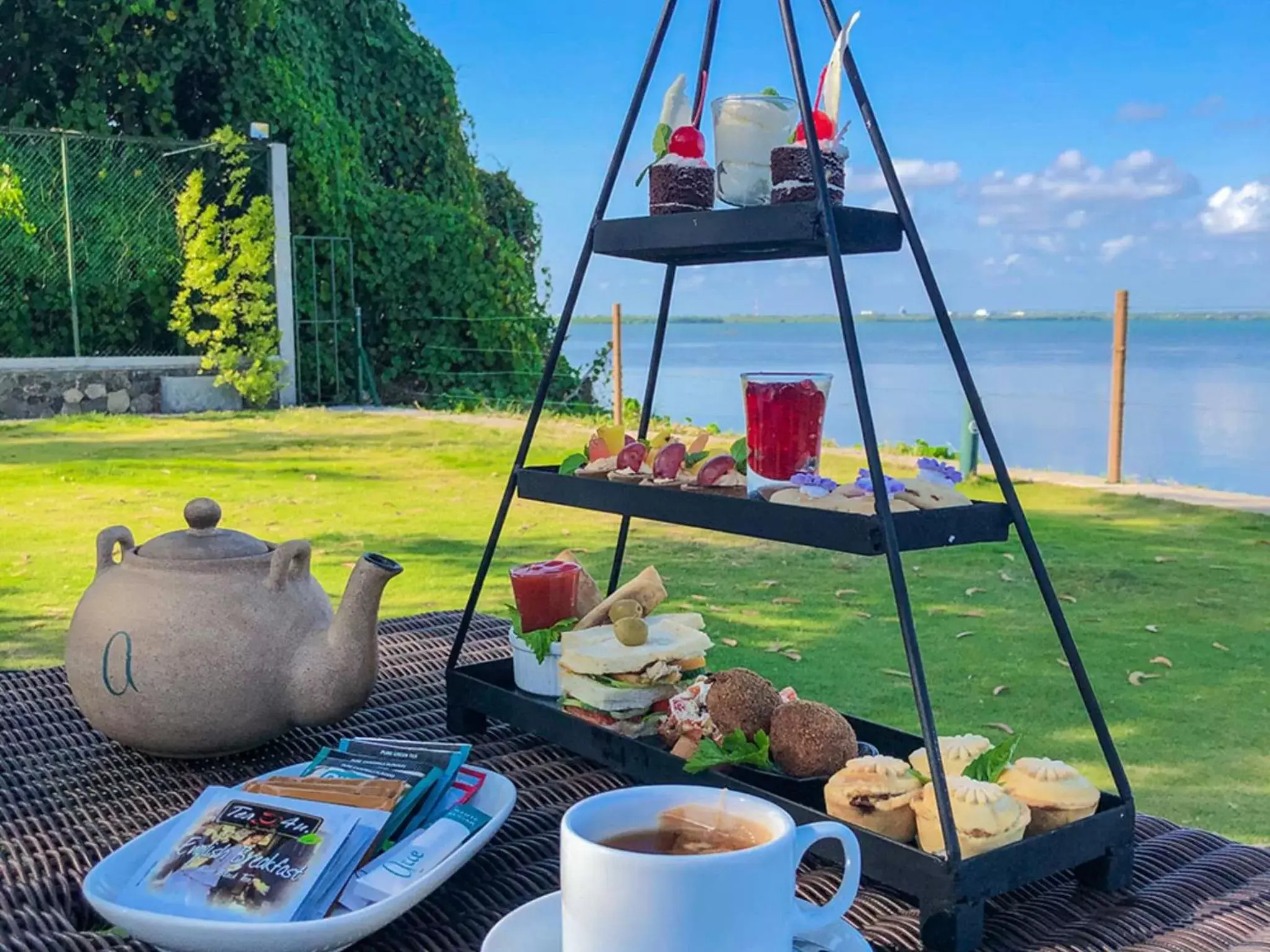 Garden in Regenta Arie Lagoon Negombo