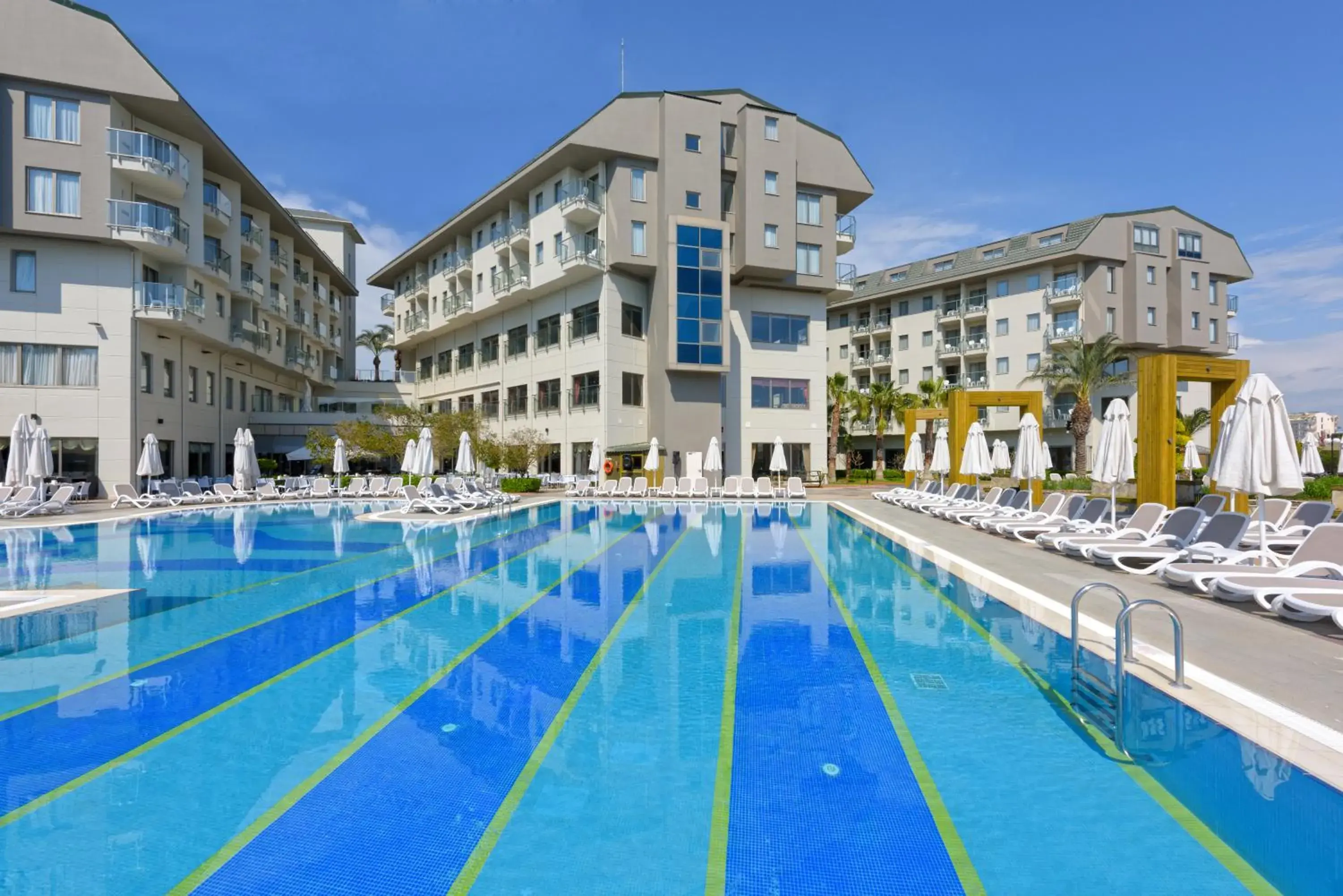 Swimming Pool in Novum Garden Side Hotel