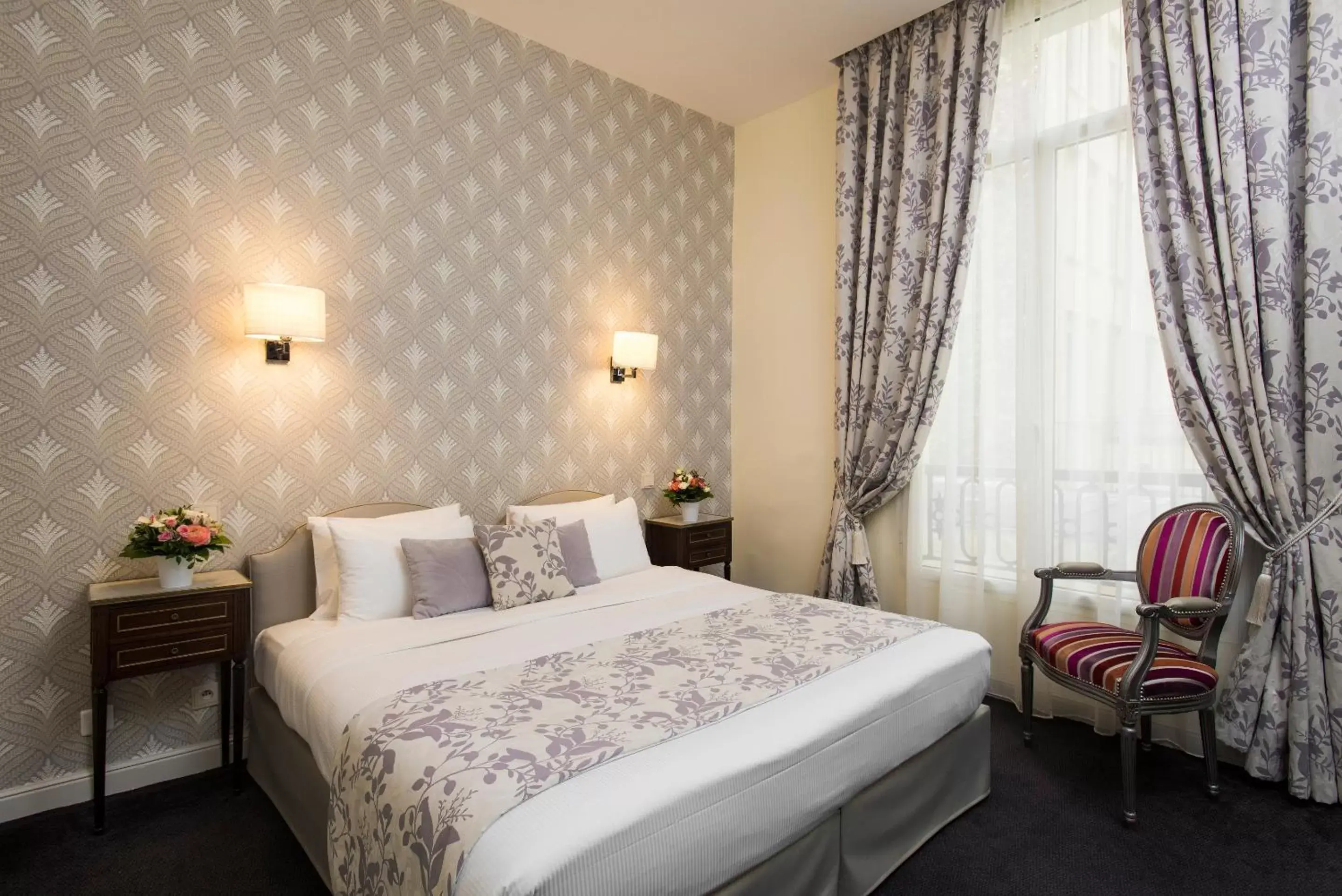 Bedroom, Bed in Hôtel Saint-Pétersbourg Opéra & Spa