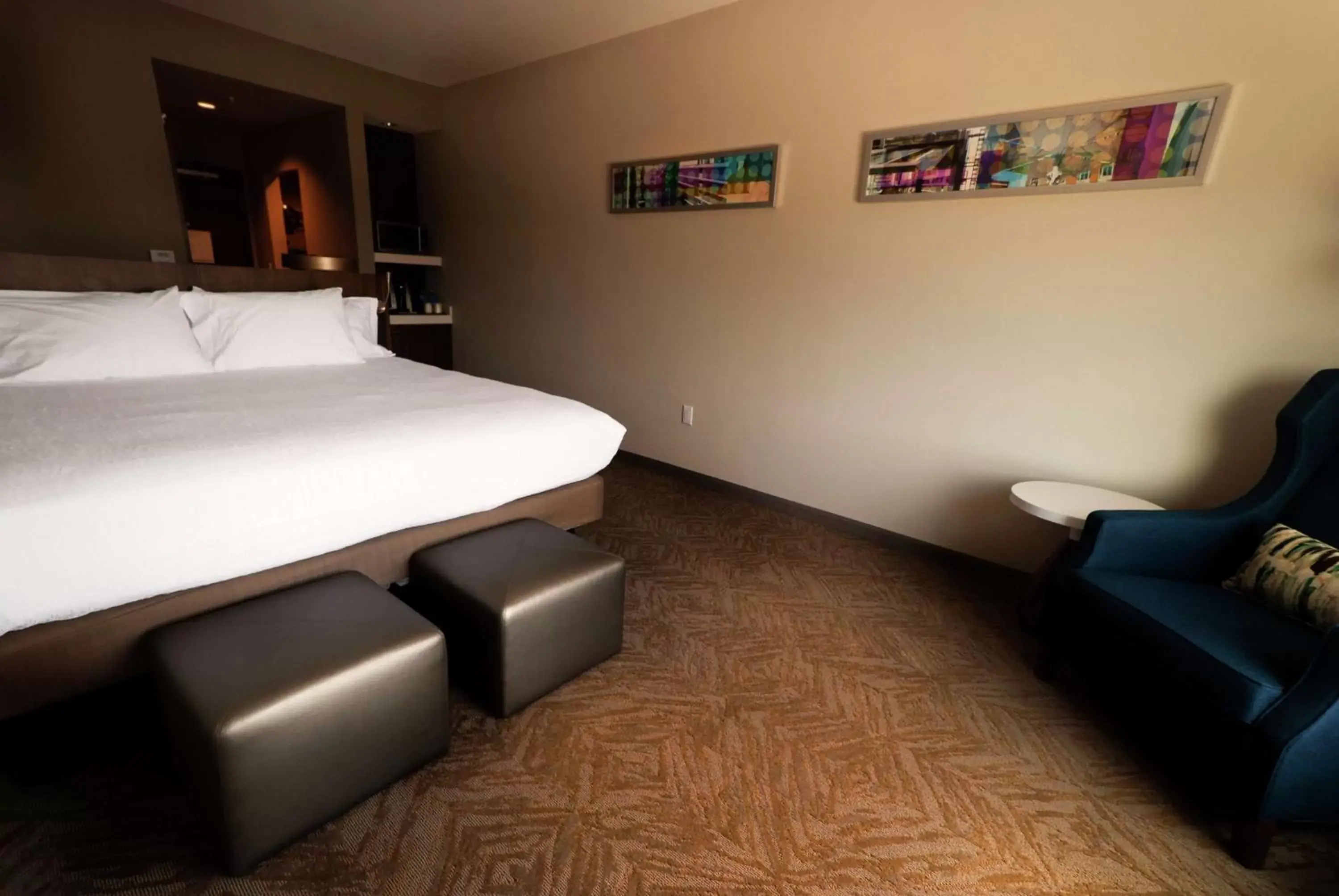 Bed in Hilton Garden Inn Dallas At Hurst Conference Center