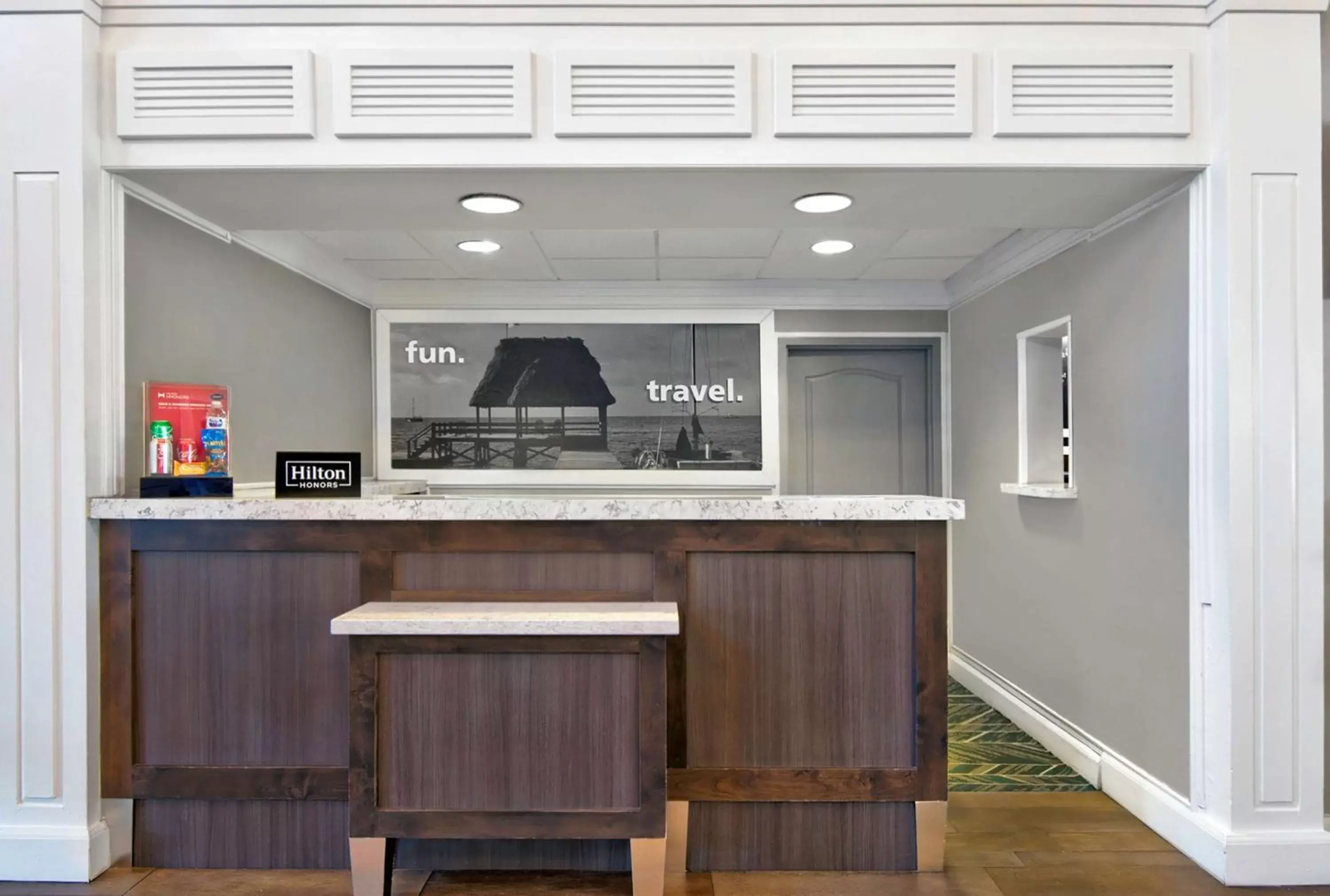 Lobby or reception, Kitchen/Kitchenette in Hampton Inn Ft Lauderdale Airport North