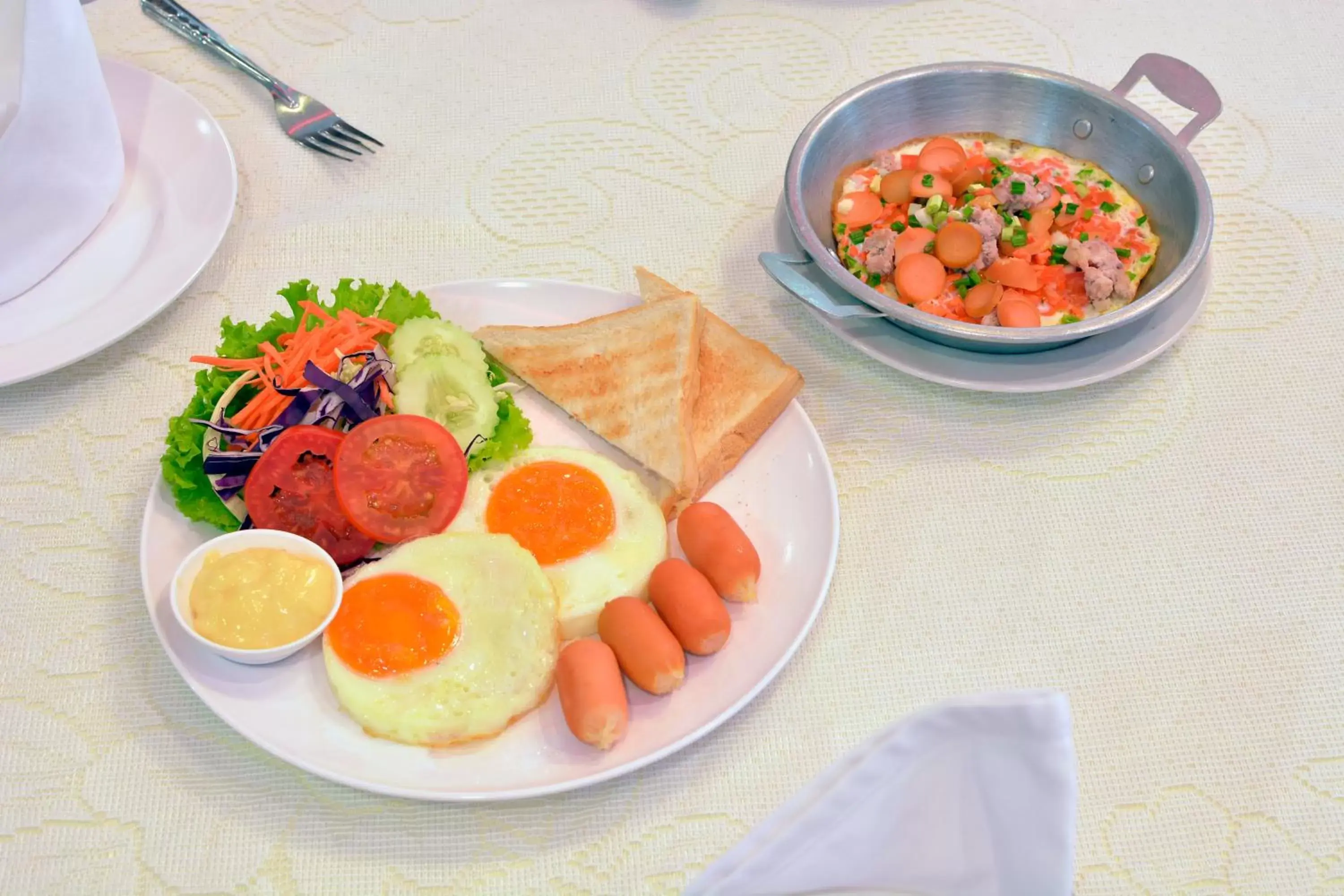 Breakfast, Food in Chumphon Gardens Hotel