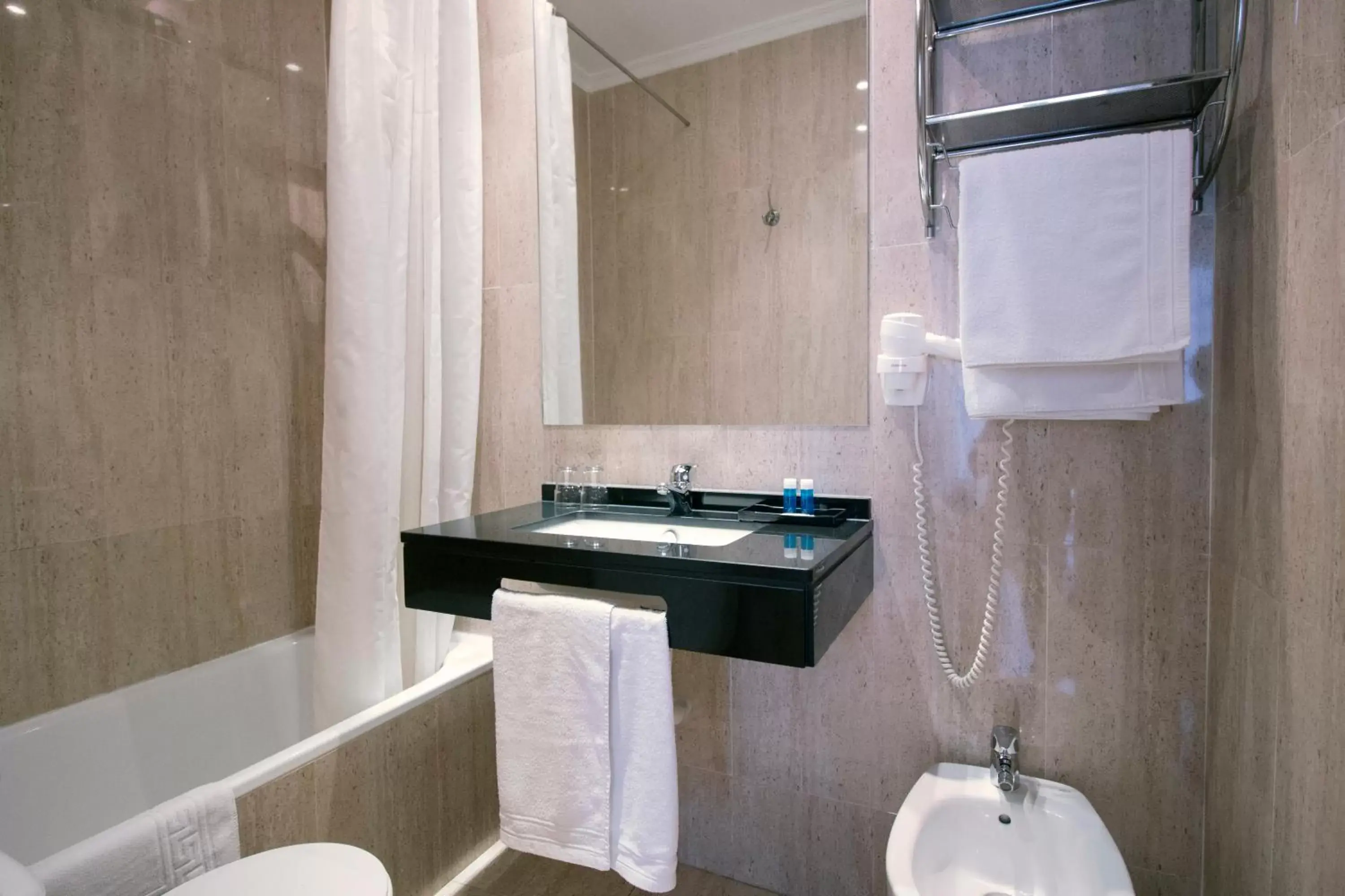 Bathroom in Hotel Maestranza