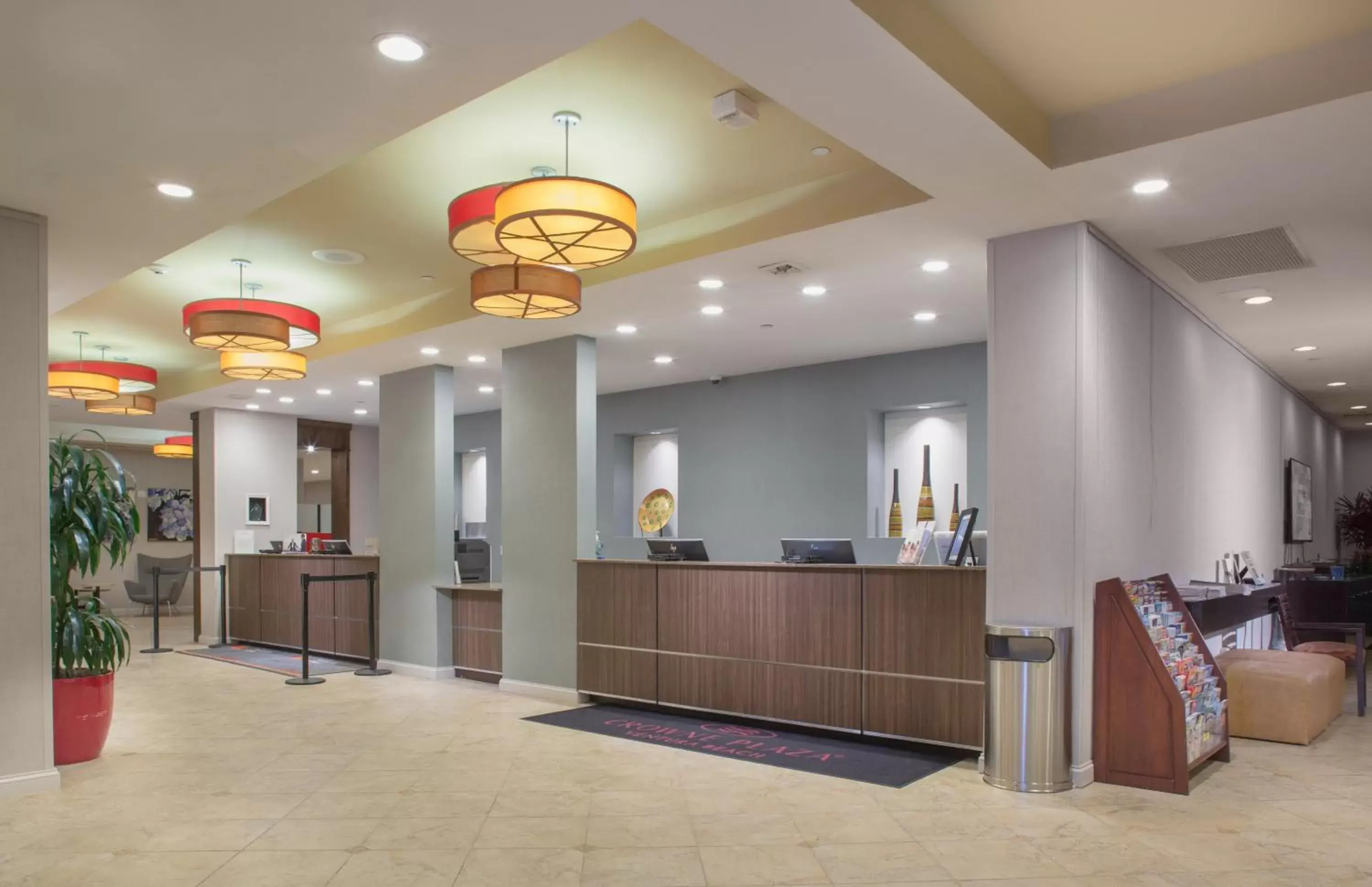 Lobby or reception, Lobby/Reception in Crowne Plaza Hotel Ventura Beach, an IHG Hotel