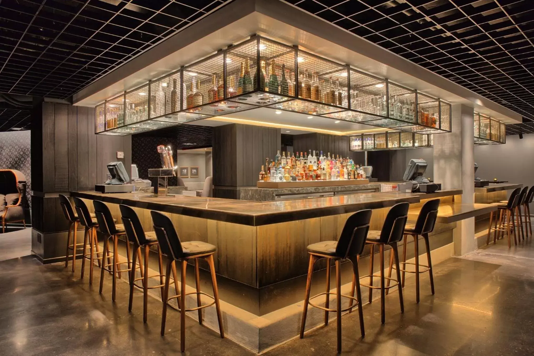Lounge or bar, Lounge/Bar in Omni Houston Hotel