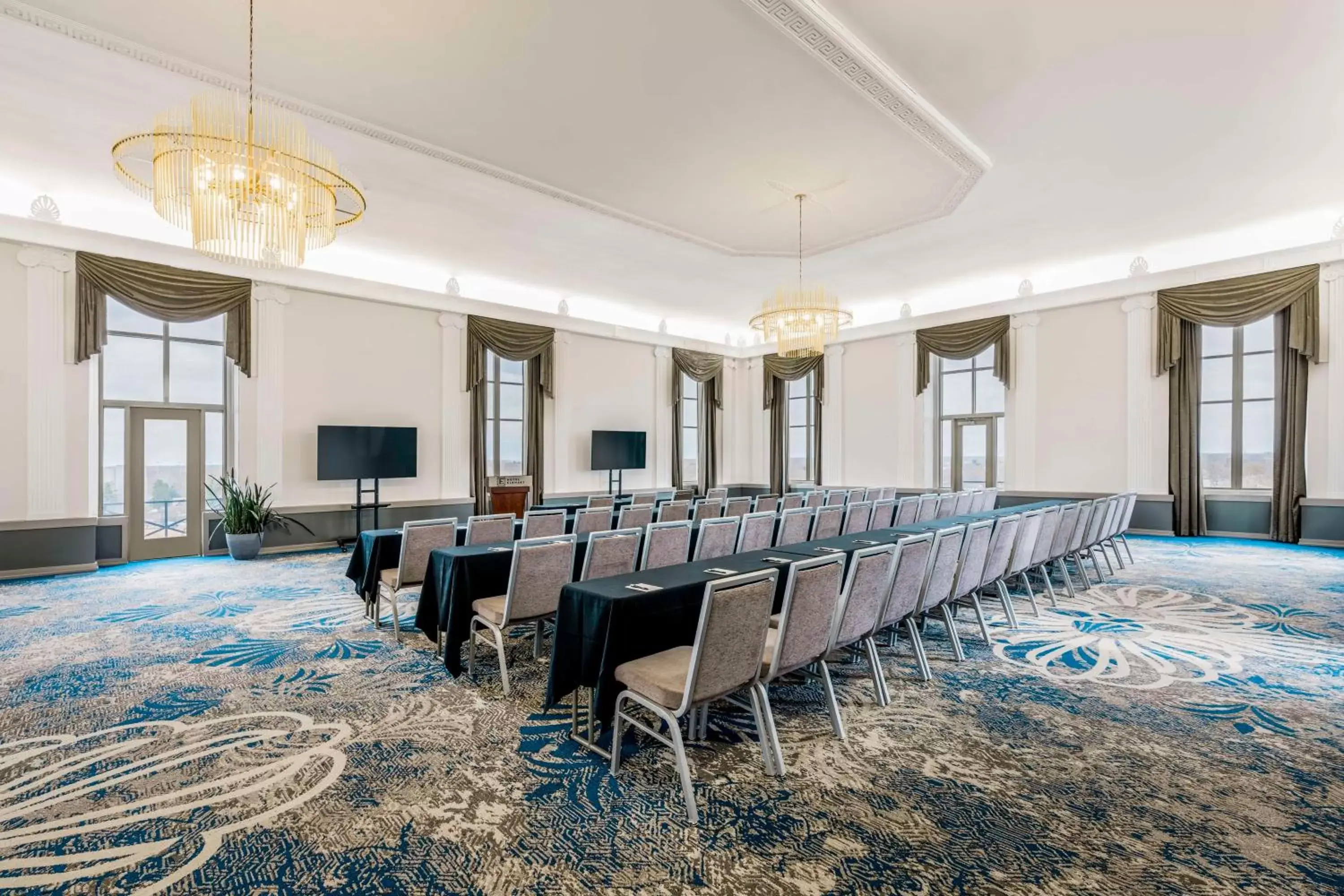 Meeting/conference room in Hotel Elkhart, Tapestry Collection By Hilton