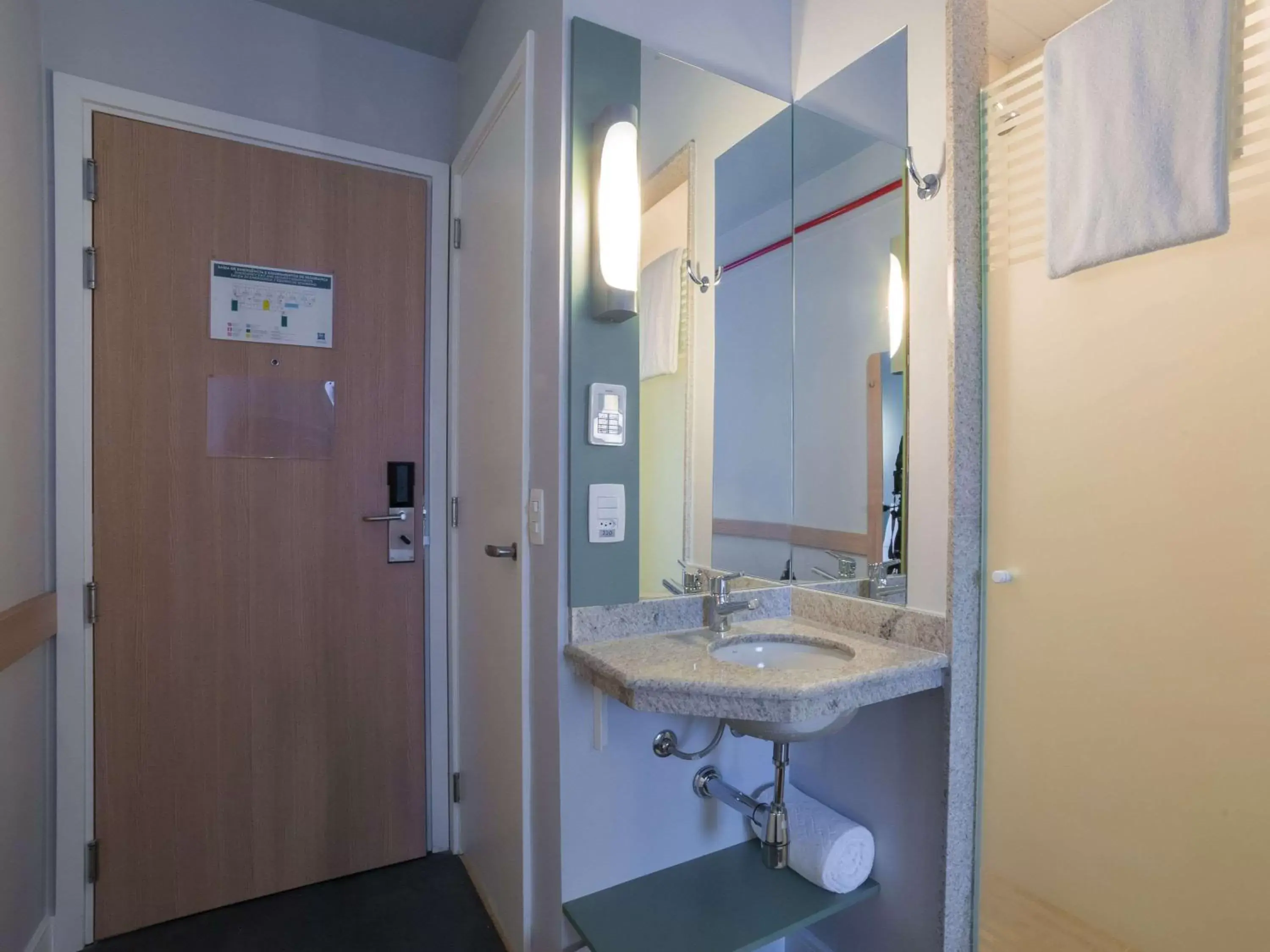 Photo of the whole room, Bathroom in ibis budget Sao Bernardo do Campo
